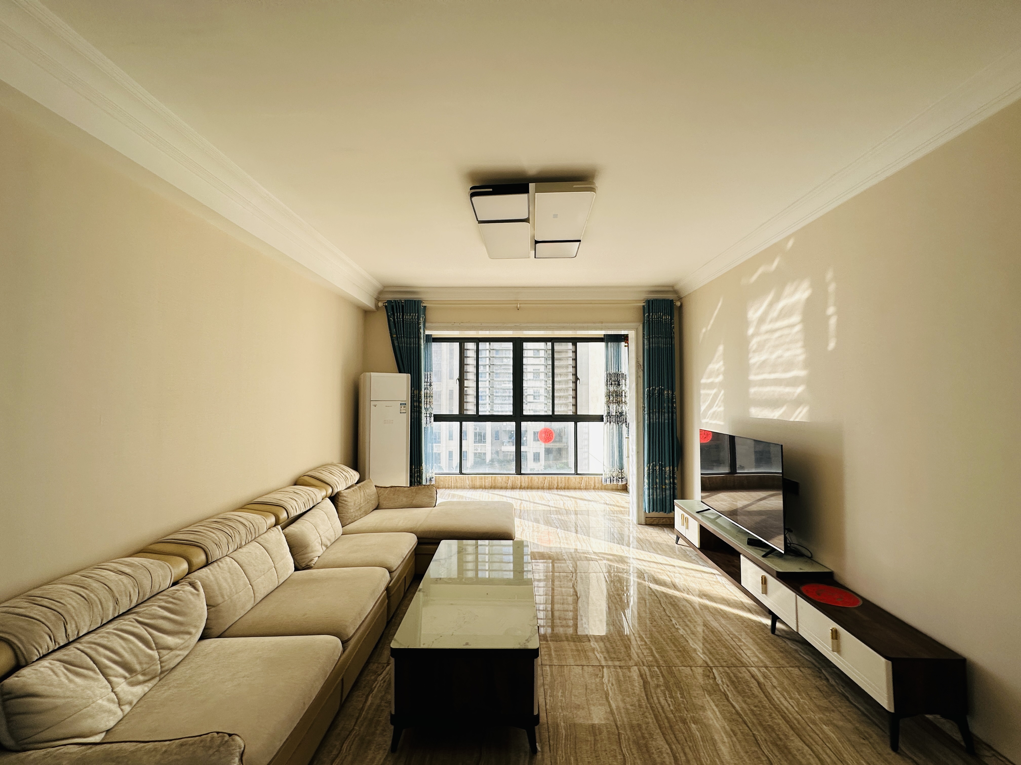 碧桂园剑桥郡 1室0厅0卫 200.0万 碧桂园剑桥郡 1室0厅0卫 200.0万客厅