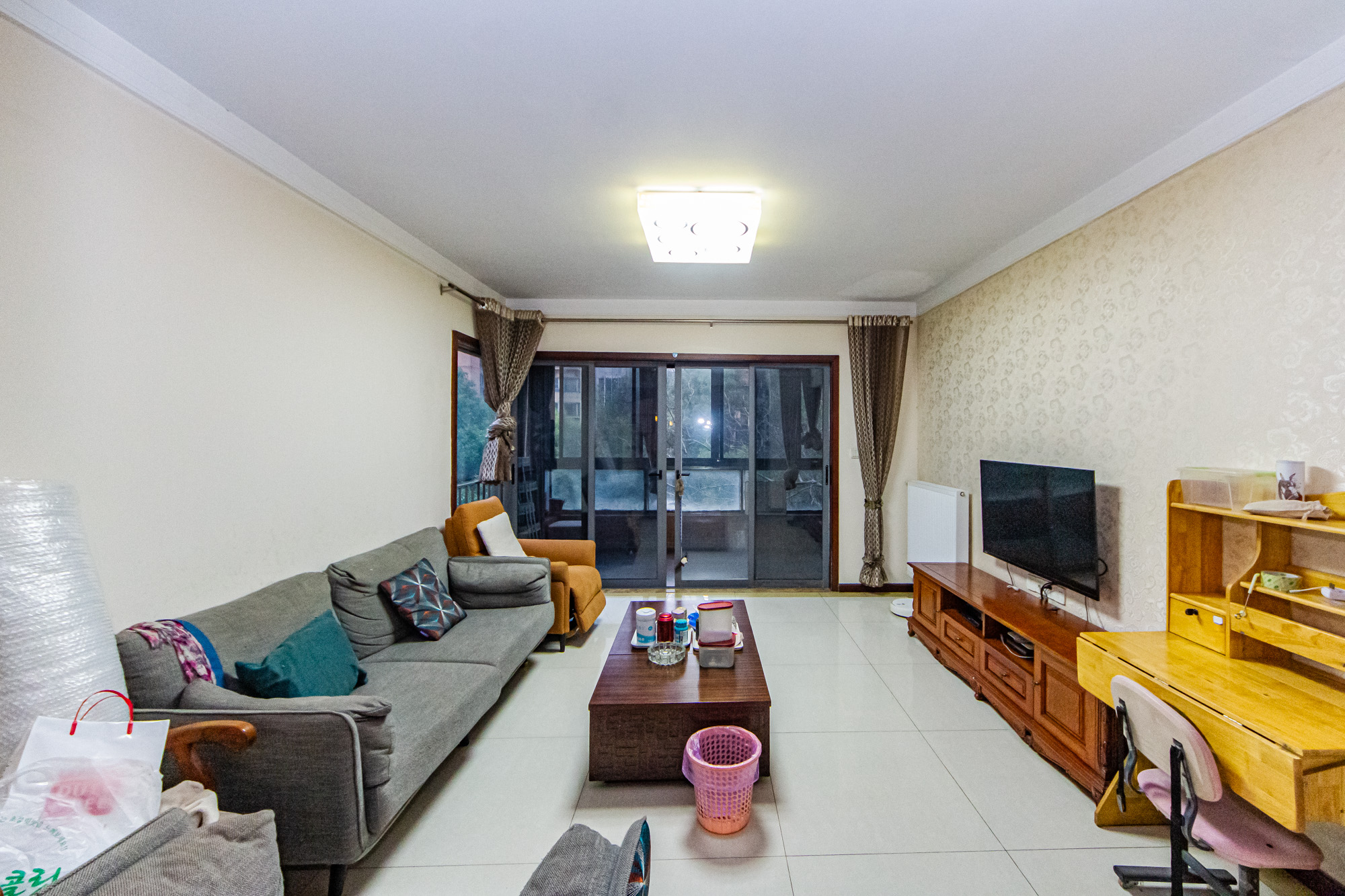 珠江花城三期锦鲤  3室2厅2卫    129.0万 珠江花城三期锦鲤  3室2厅2卫    129.0万客厅