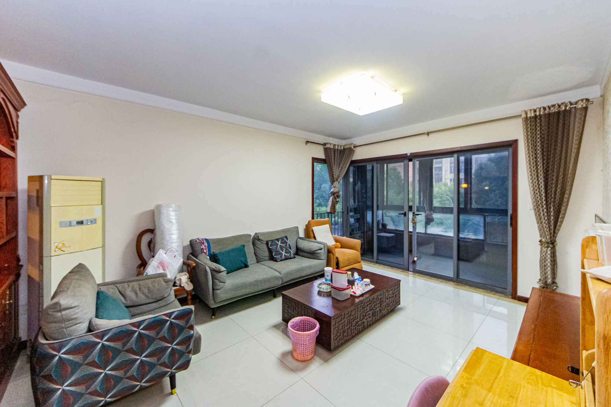 珠江花城三期锦鲤  3室2厅2卫    129.0万 珠江花城三期锦鲤  3室2厅2卫    129.0万客厅