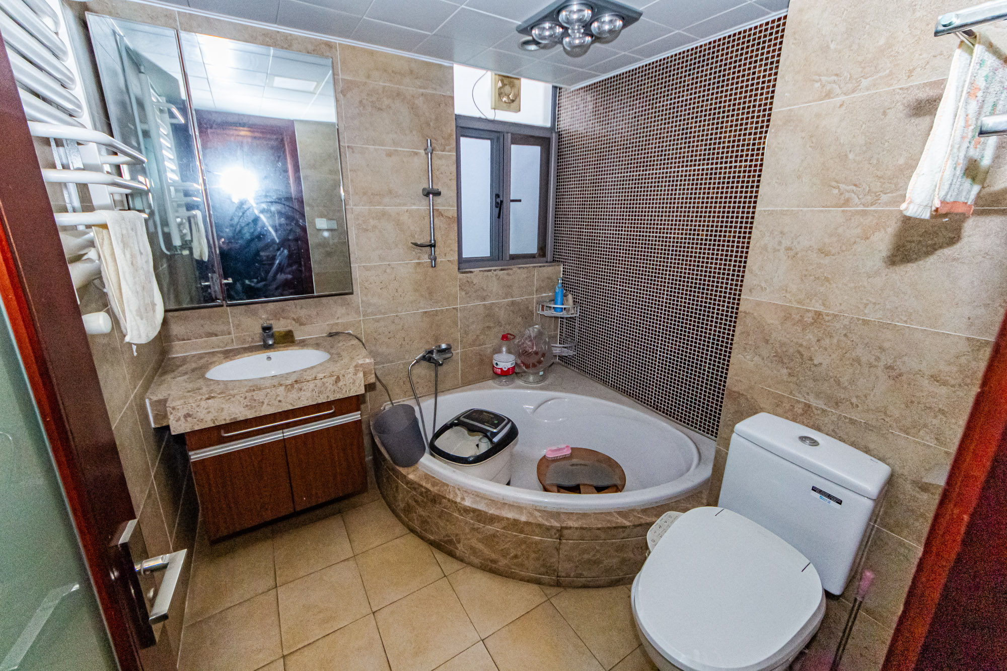 珠江花城三期锦鲤  3室2厅2卫    129.0万 珠江花城三期锦鲤  3室2厅2卫    129.0万卫生间