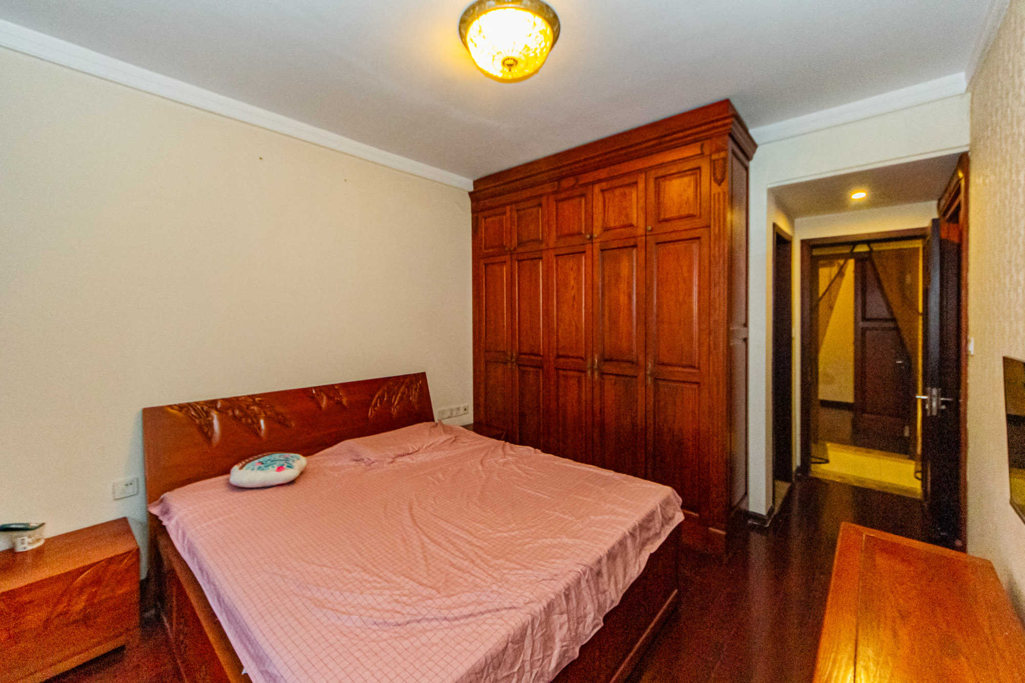 珠江花城三期锦鲤  3室2厅2卫    129.0万 珠江花城三期锦鲤  3室2厅2卫    129.0万卧室