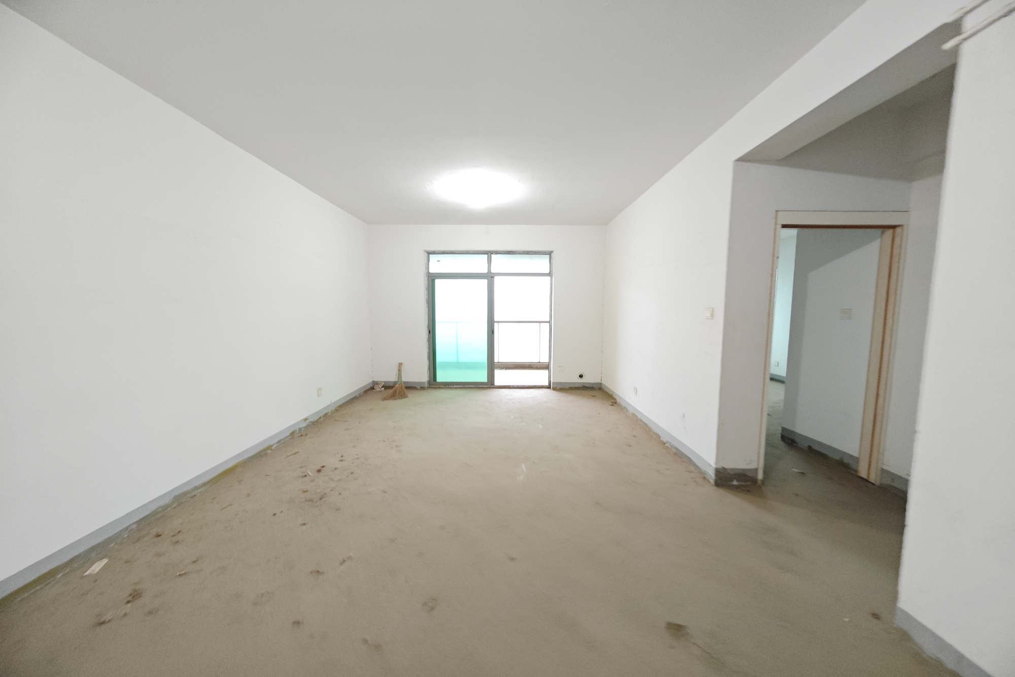 新城新世界一二三期  2室2厅1卫    82.0万 新城新世界一二三期  2室2厅1卫    82.0万客厅