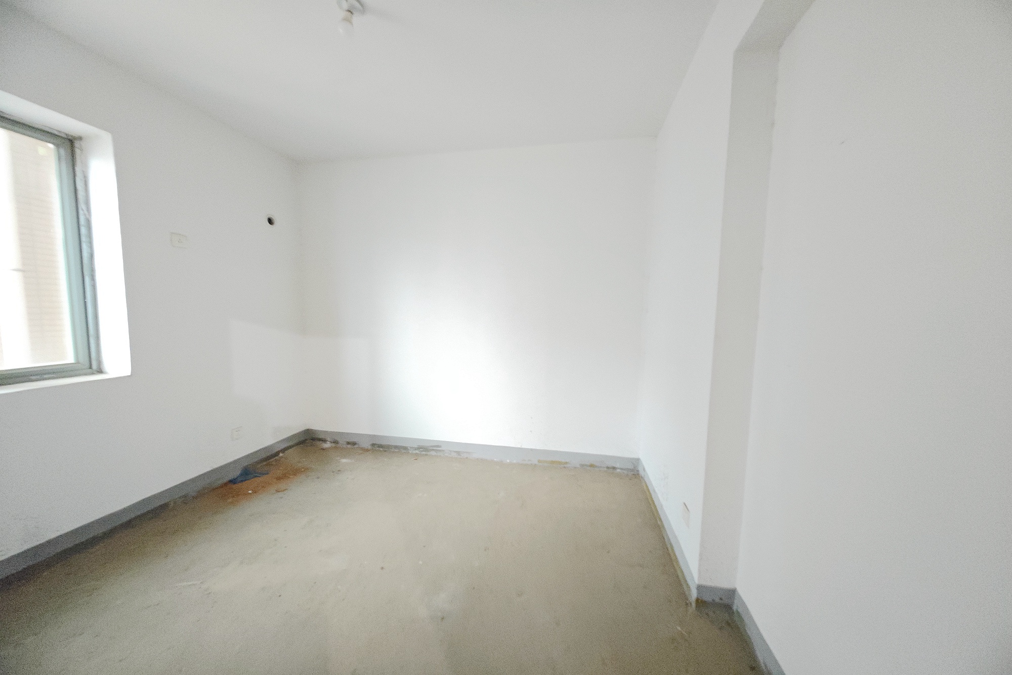 新城新世界一二三期  2室2厅1卫    82.0万卧室