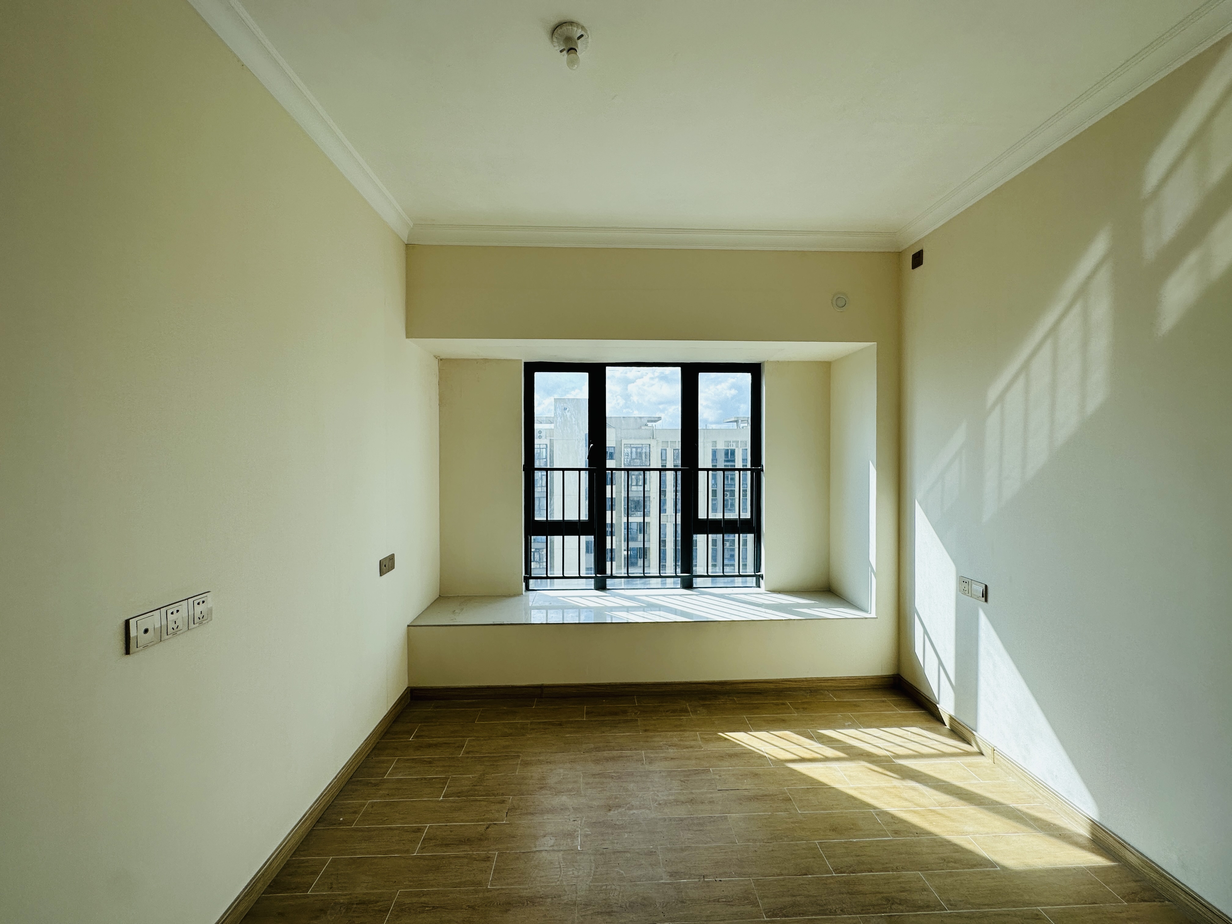 碧桂园剑桥郡  4室2厅2卫    299.0万 碧桂园剑桥郡  4室2厅2卫    299.0万卧室