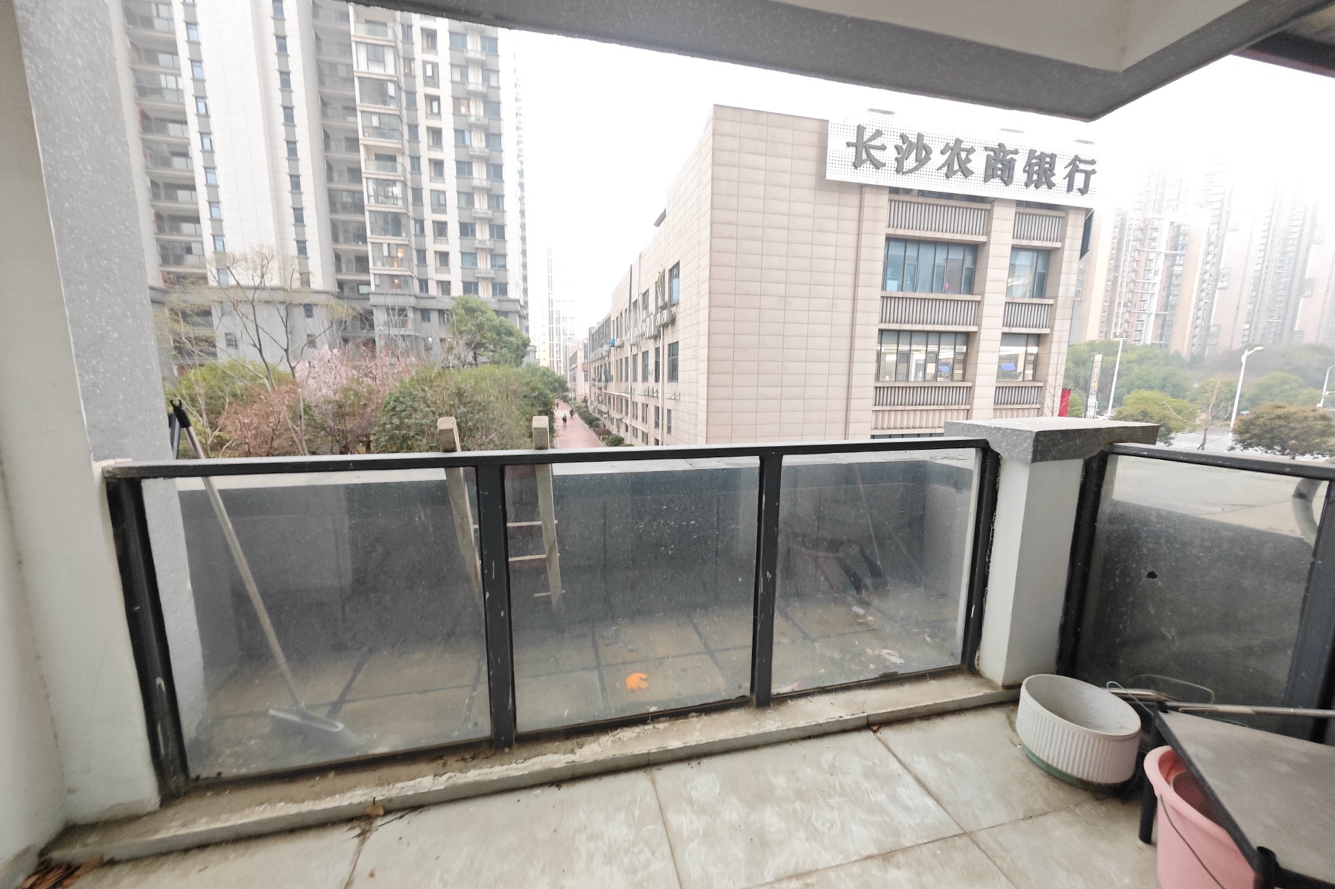 天翼花园（中国电信单位房）  3室2厅2卫   115.00万阳台