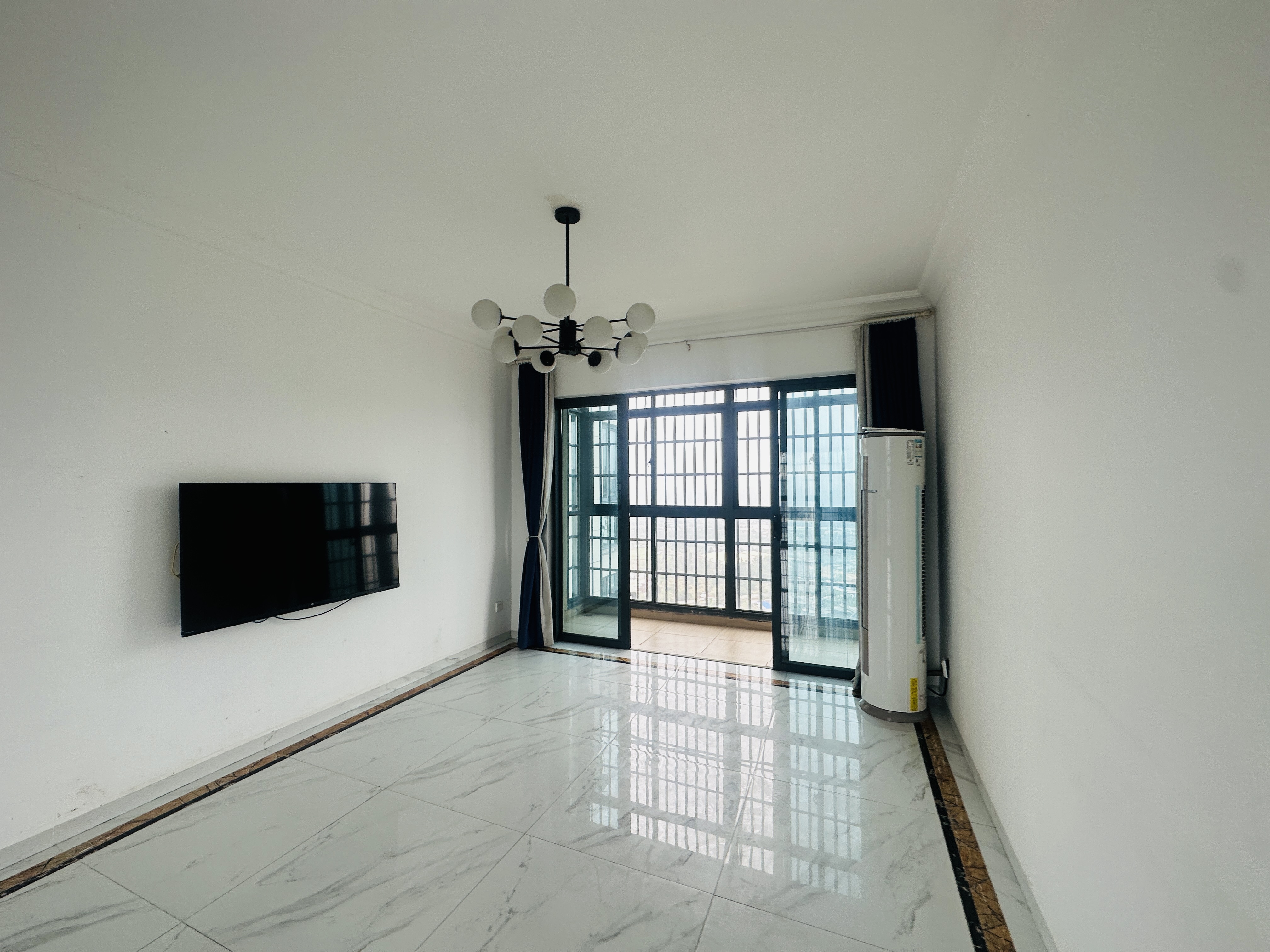 碧桂园一、二期(中央首府) 3室2厅2卫 148.0万 碧桂园一、二期(中央首府) 3室2厅2卫 148.0万客厅