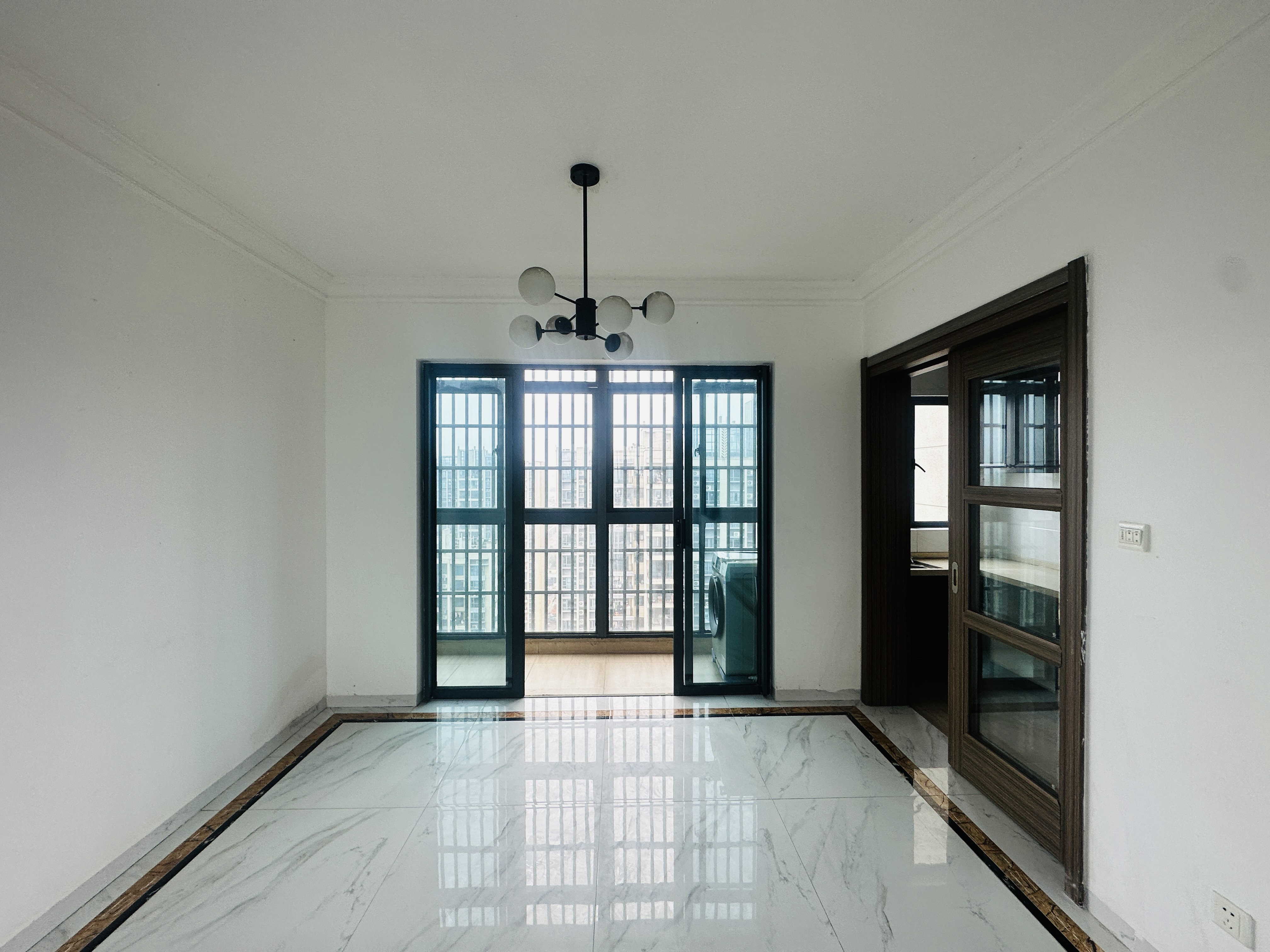 碧桂园一、二期(中央首府) 3室2厅2卫 148.0万 碧桂园一、二期(中央首府) 3室2厅2卫 148.0万客厅