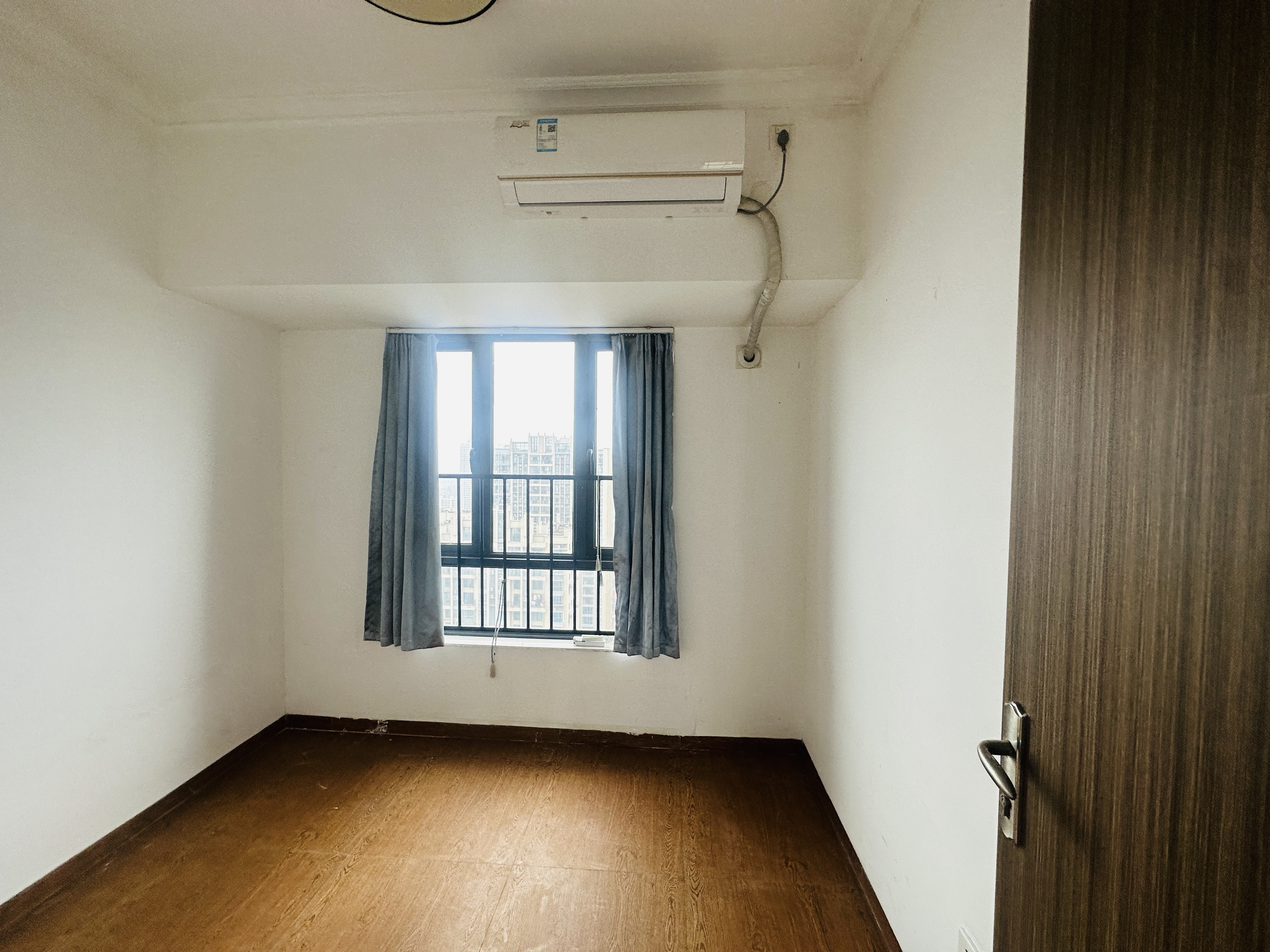 碧桂园一、二期(中央首府) 3室2厅2卫 148.0万 碧桂园一、二期(中央首府) 3室2厅2卫 148.0万卧室