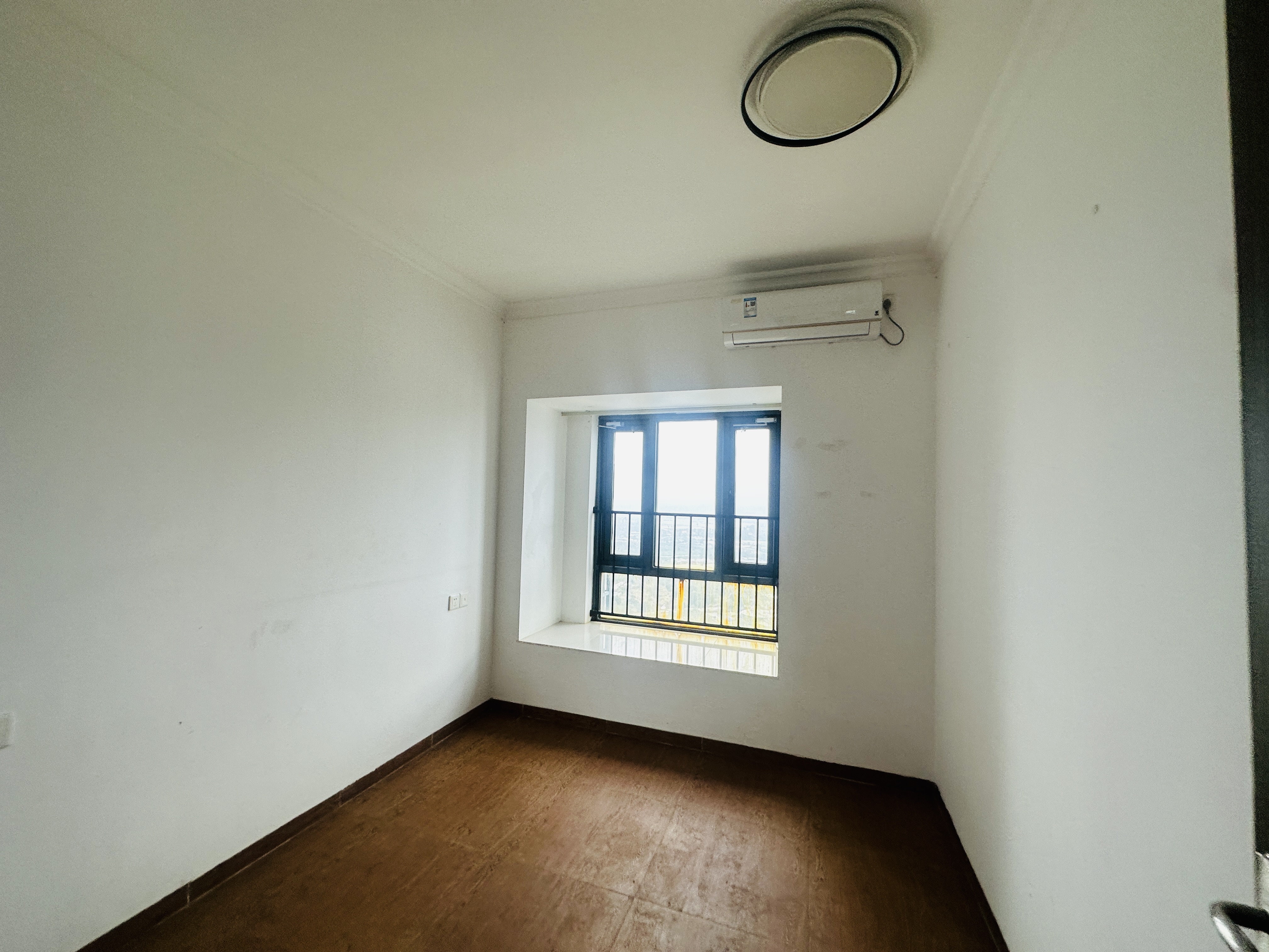 碧桂园一、二期(中央首府) 3室2厅2卫 148.0万 碧桂园一、二期(中央首府) 3室2厅2卫 148.0万卧室