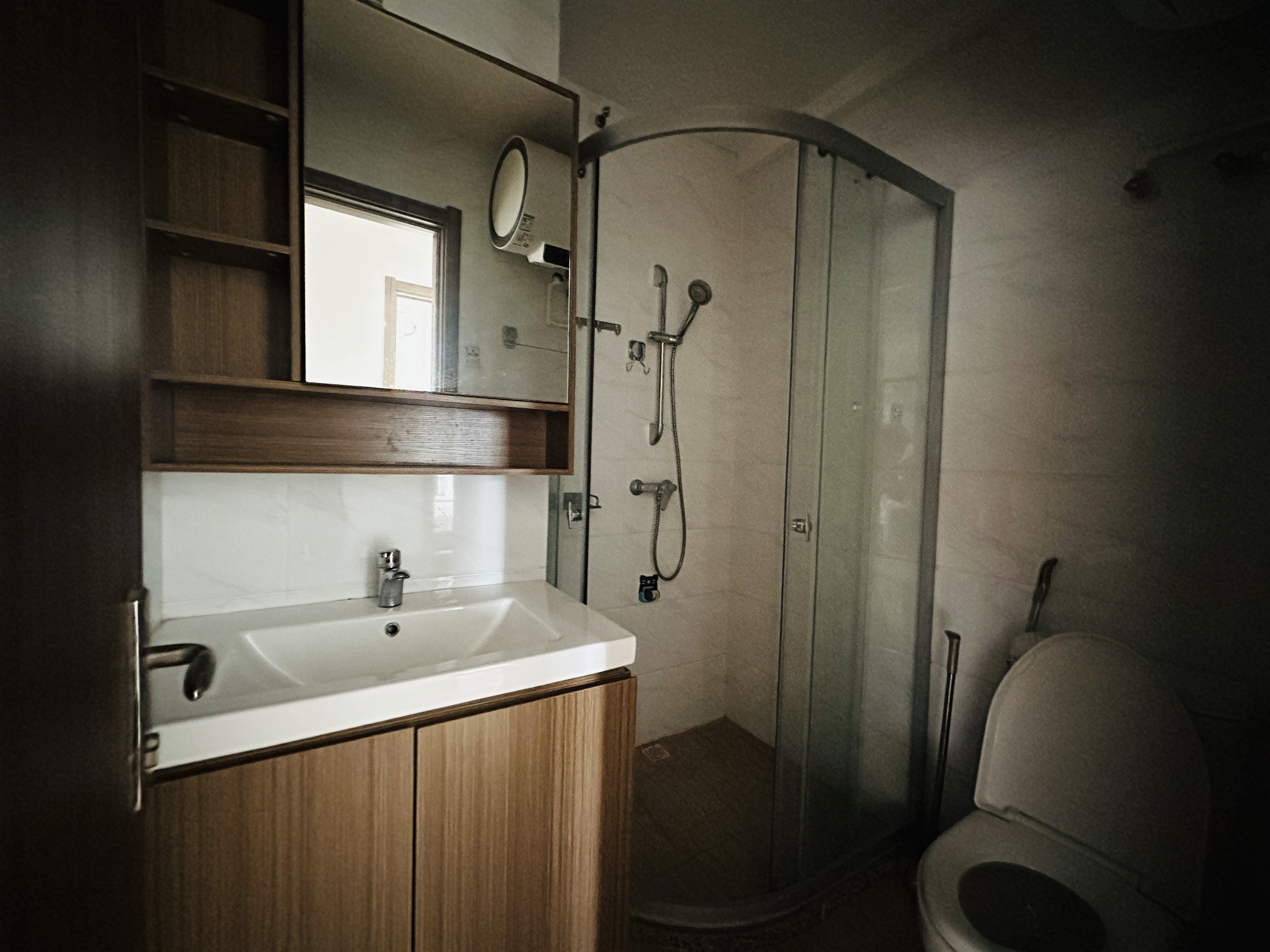 碧桂园一、二期(中央首府) 3室1厅1卫 98.9万 碧桂园一、二期(中央首府) 3室1厅1卫 98.9万卫生间