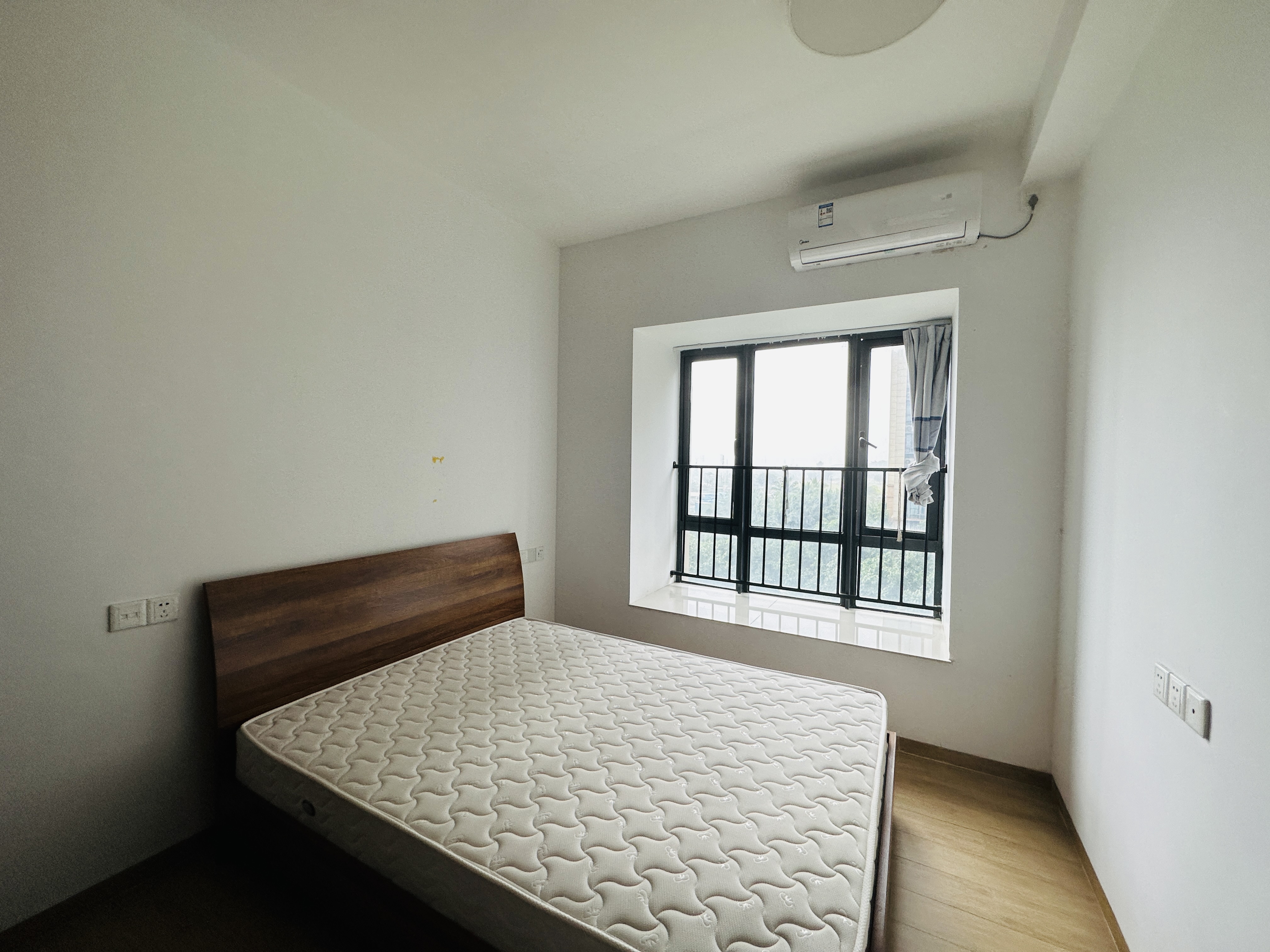 碧桂园一、二期(中央首府) 3室1厅1卫 98.9万 碧桂园一、二期(中央首府) 3室1厅1卫 98.9万卧室