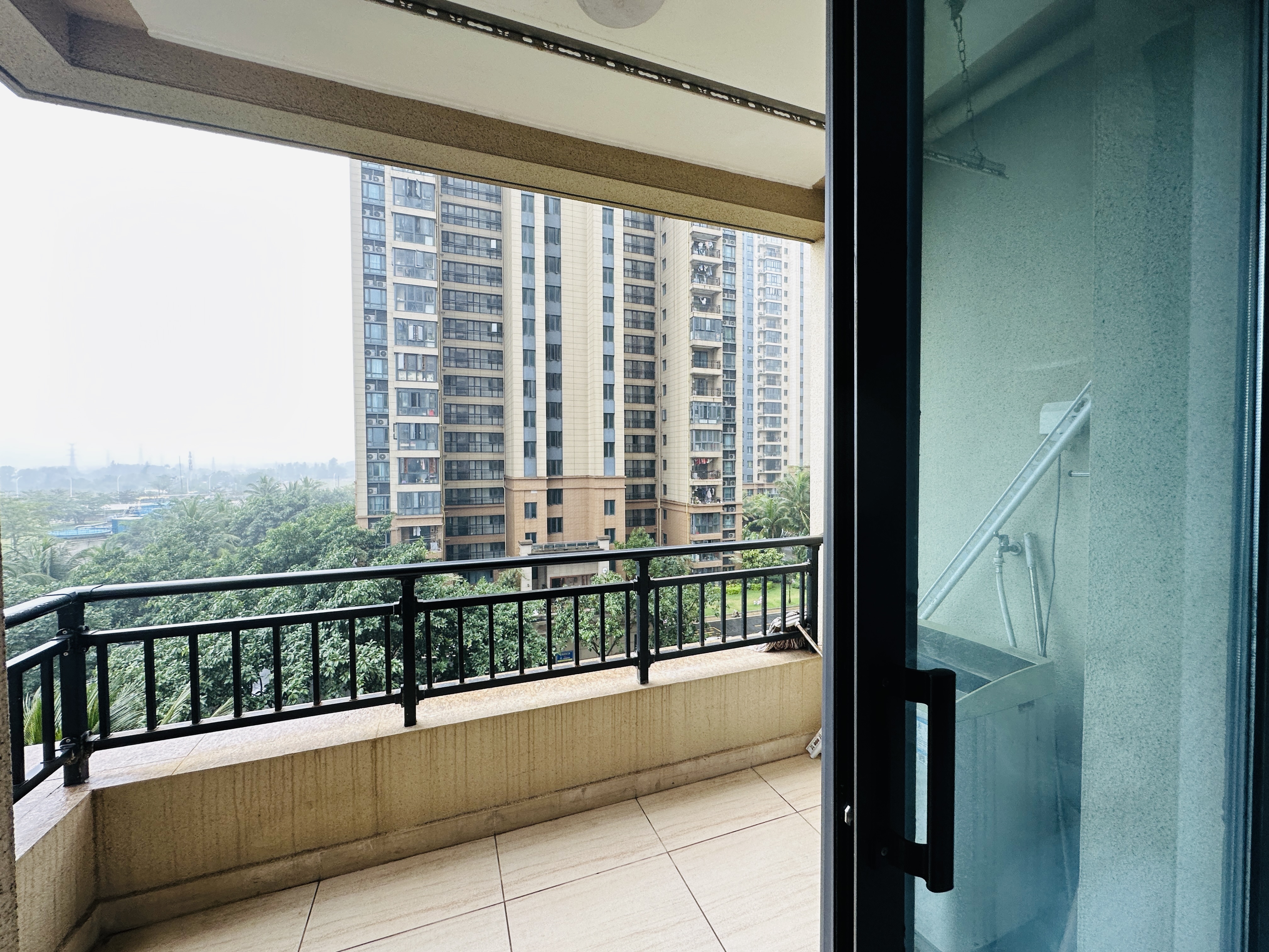 碧桂园一、二期(中央首府) 3室1厅1卫 98.9万 碧桂园一、二期(中央首府) 3室1厅1卫 98.9万阳台