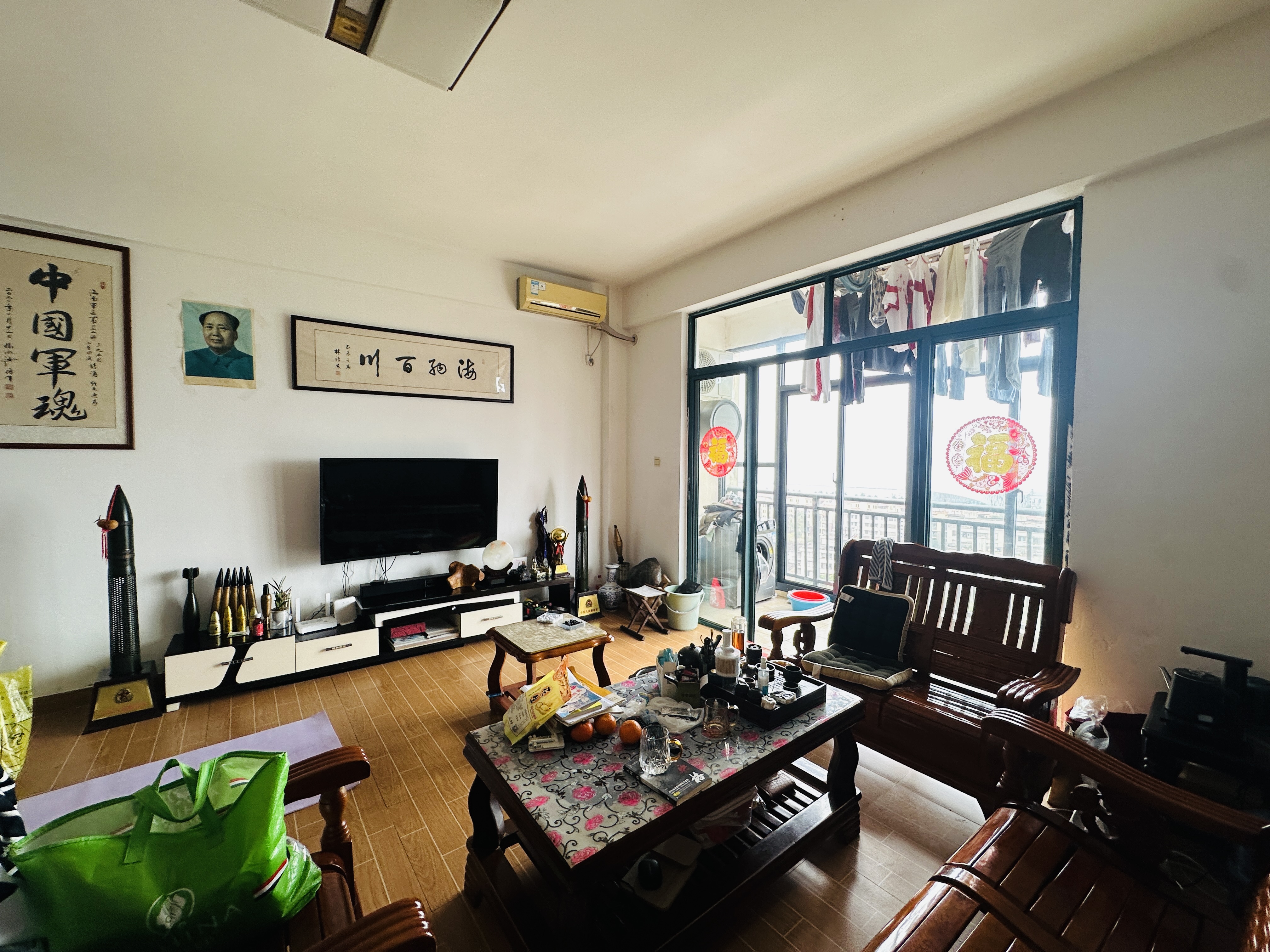 秀山观海苑  2室2厅1卫    110.0万 秀山观海苑  2室2厅1卫    110.0万客厅