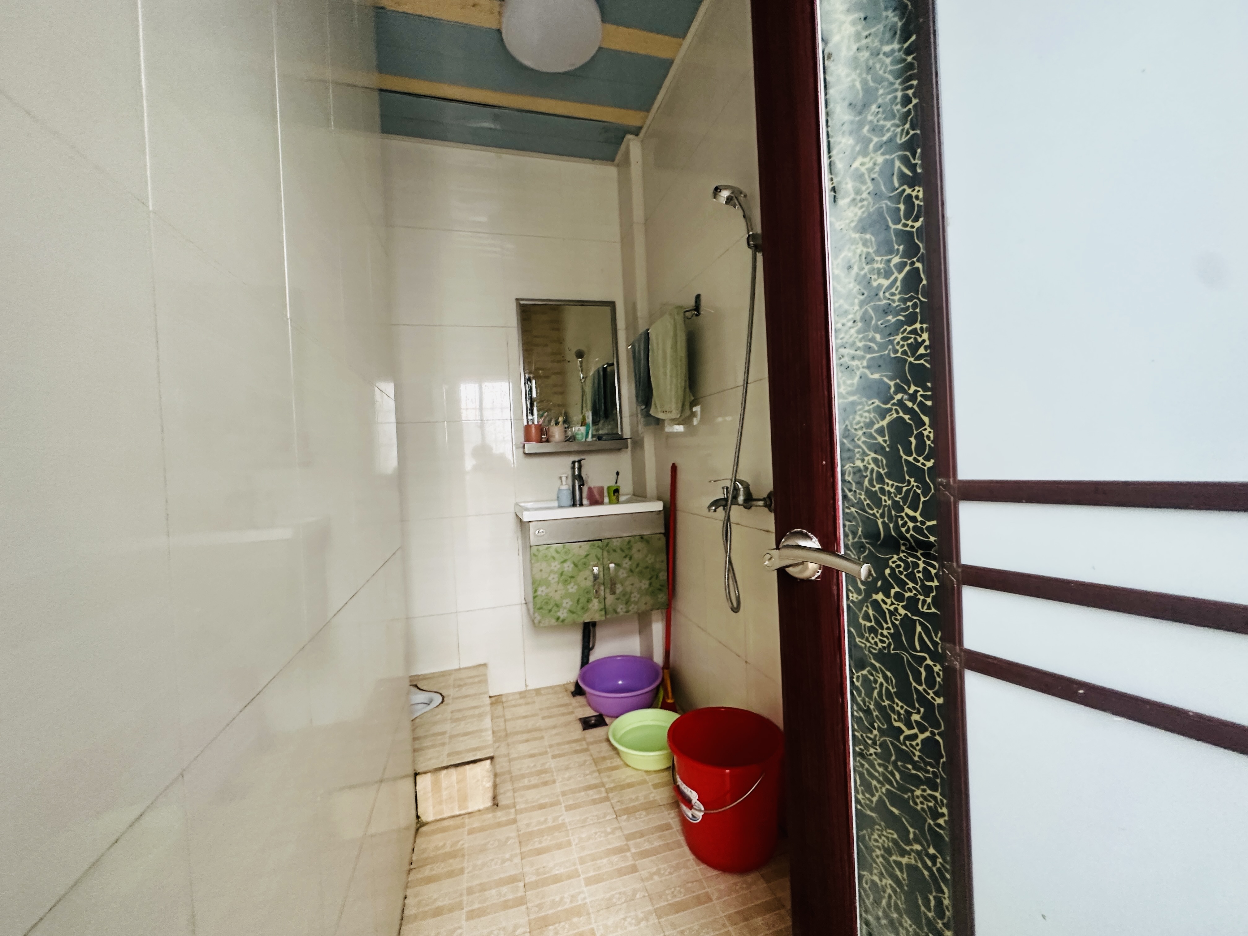 秀山观海苑  2室2厅1卫    110.0万 秀山观海苑  2室2厅1卫    110.0万卫生间