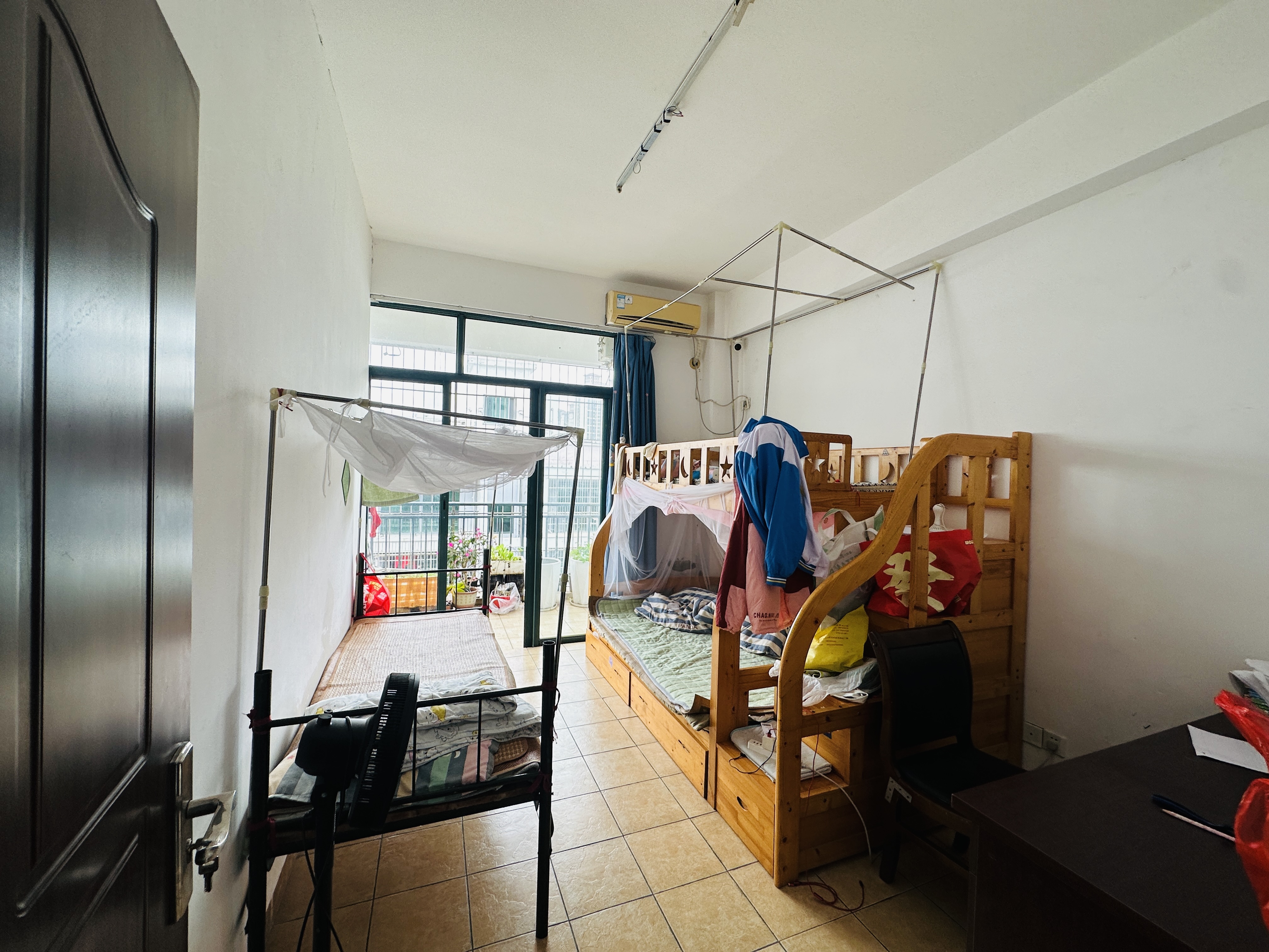 秀山观海苑  2室2厅1卫    110.0万 秀山观海苑  2室2厅1卫    110.0万卧室