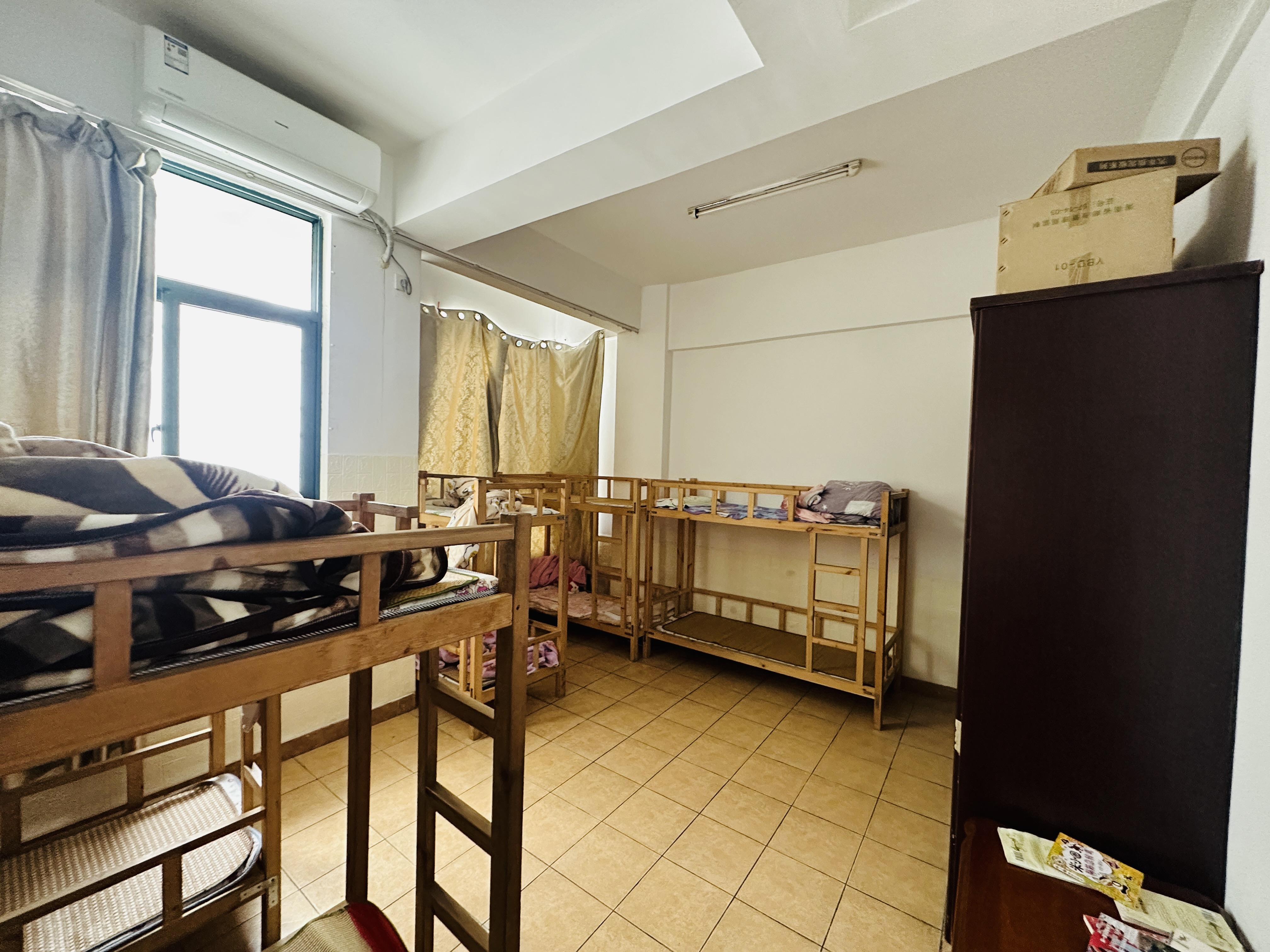 秀山观海苑  2室2厅1卫    110.0万 秀山观海苑  2室2厅1卫    110.0万卧室