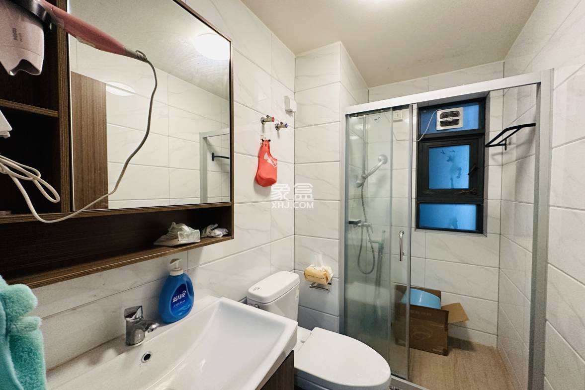 望海金豪 4室2厅2卫 169.0万 望海金豪 4室2厅2卫 169.0万卫生间