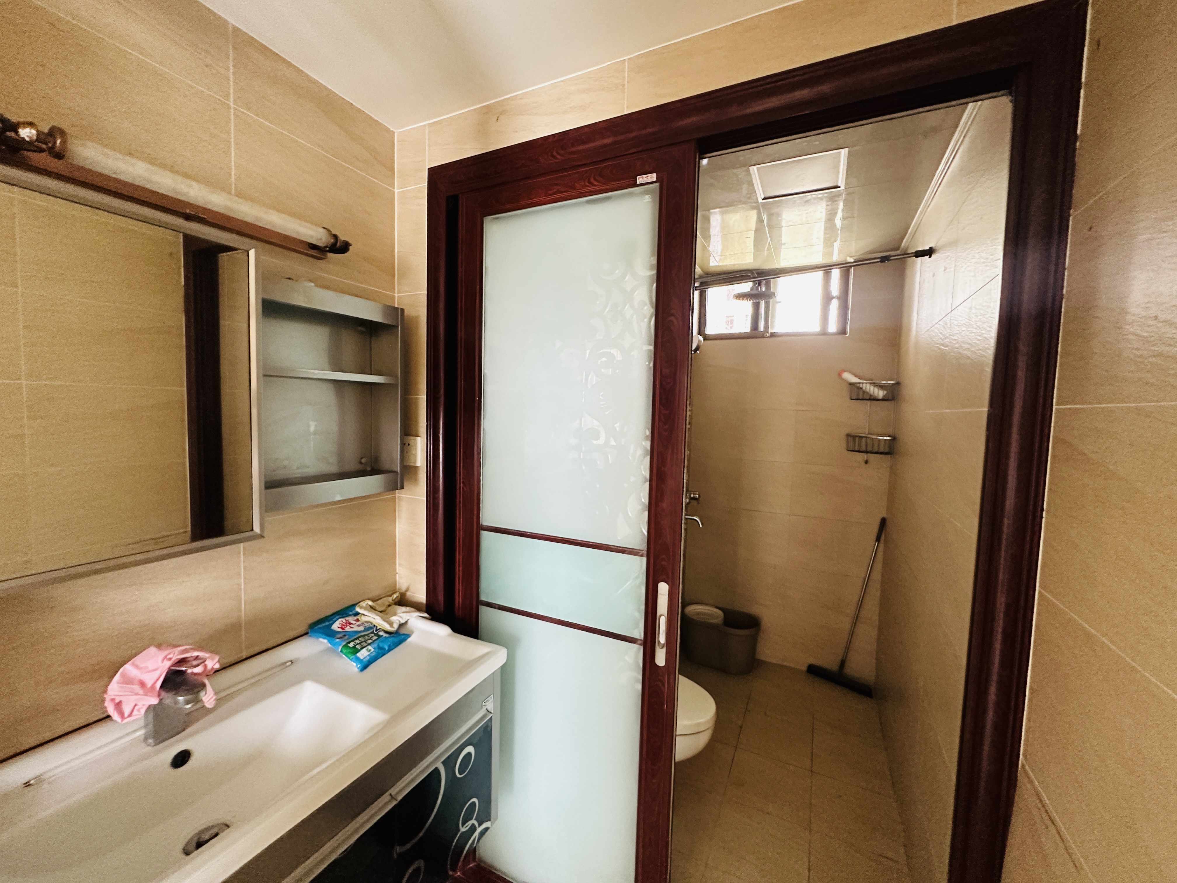 山海苑  3室2厅1卫    145.0万 山海苑  3室2厅1卫    145.0万卫生间