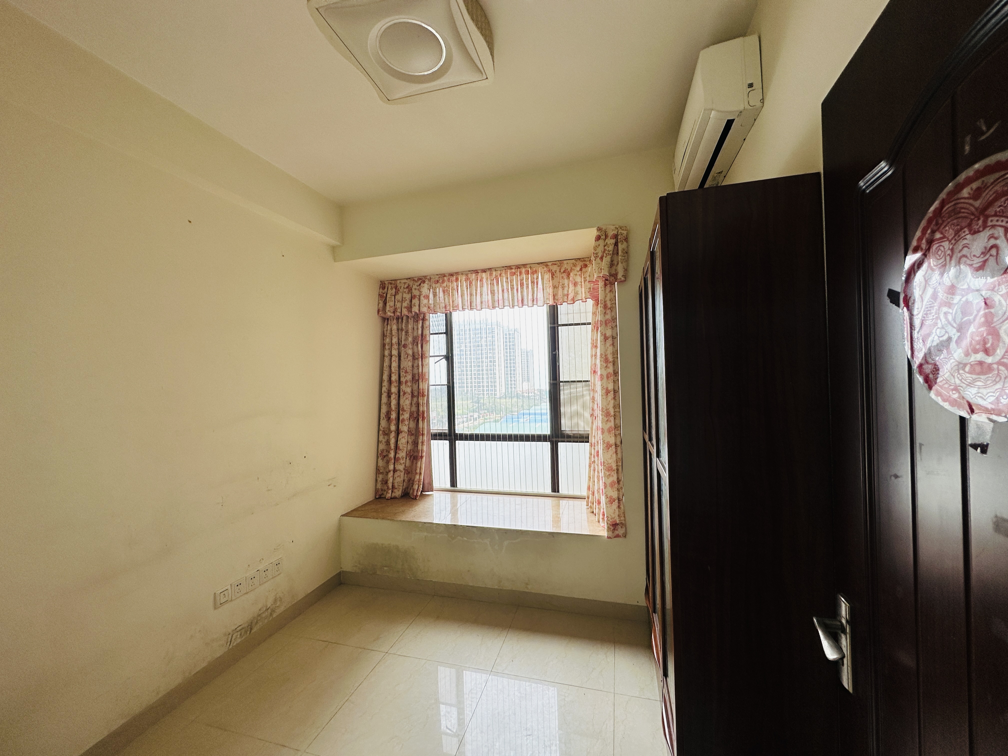 山海苑  3室2厅1卫    145.0万 山海苑  3室2厅1卫    145.0万卧室