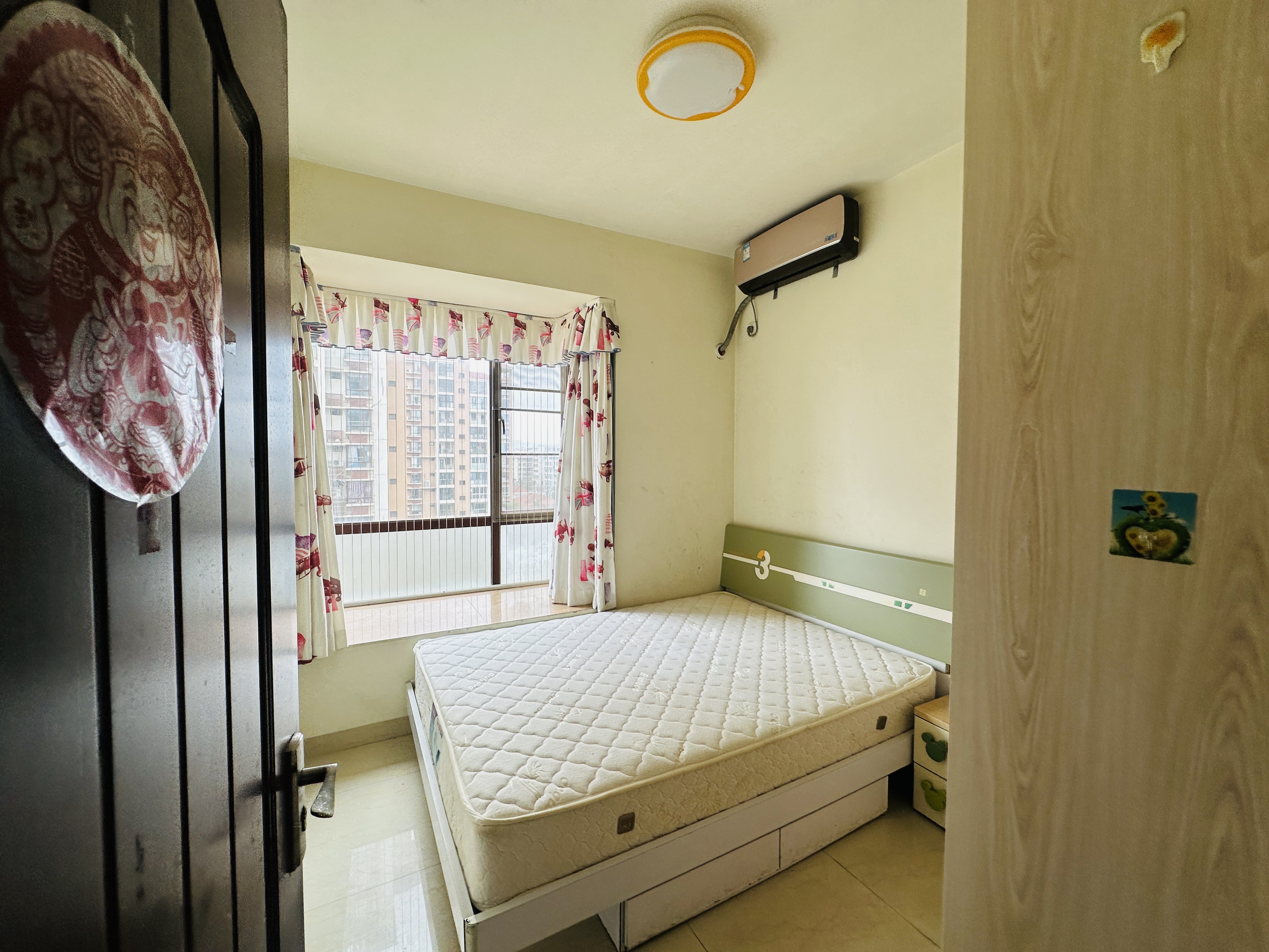 山海苑  3室2厅1卫    145.0万 山海苑  3室2厅1卫    145.0万卧室