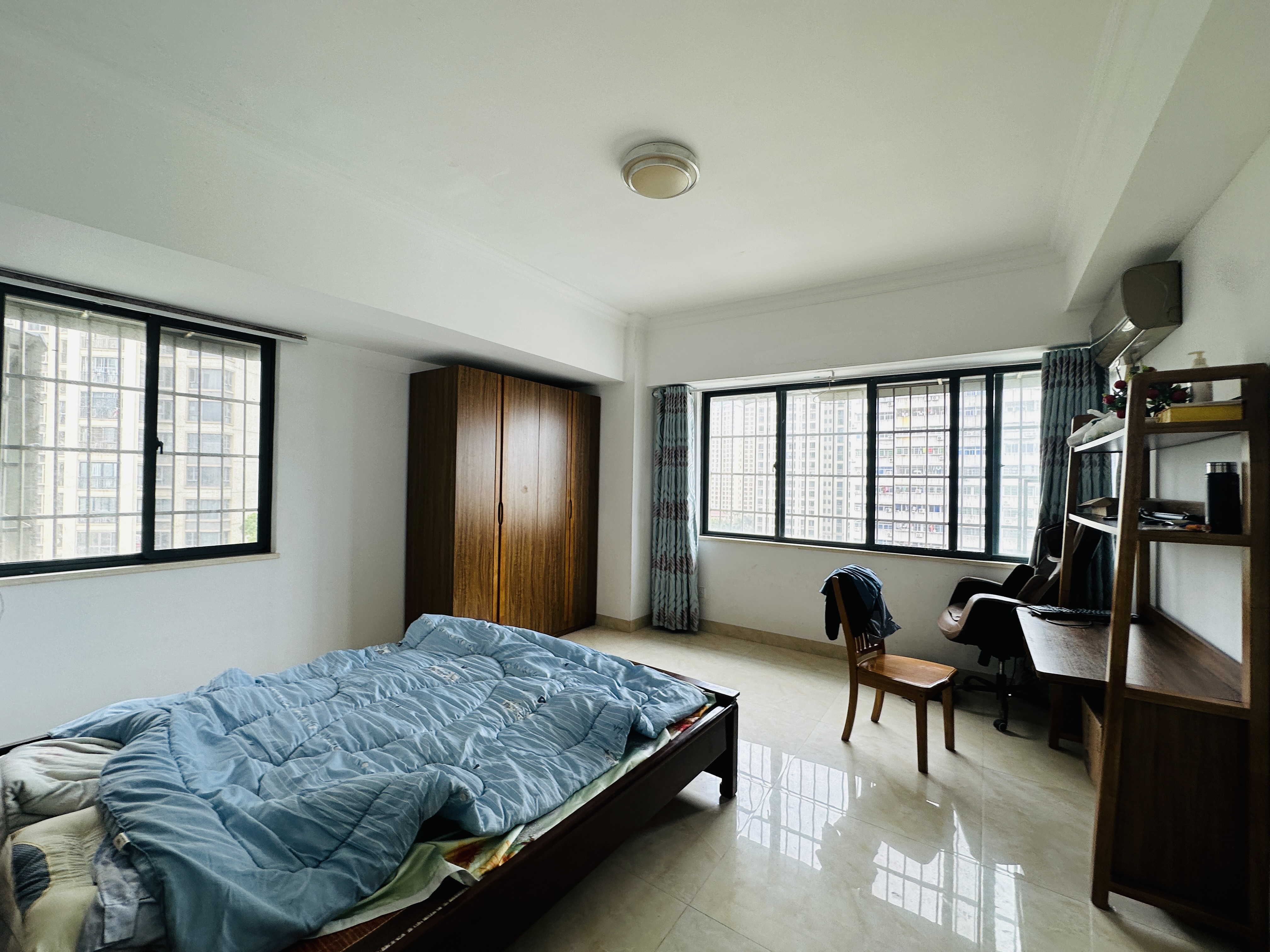 新景立大厦 4室2厅1卫 126.0万 新景立大厦 4室2厅1卫 126.0万卧室