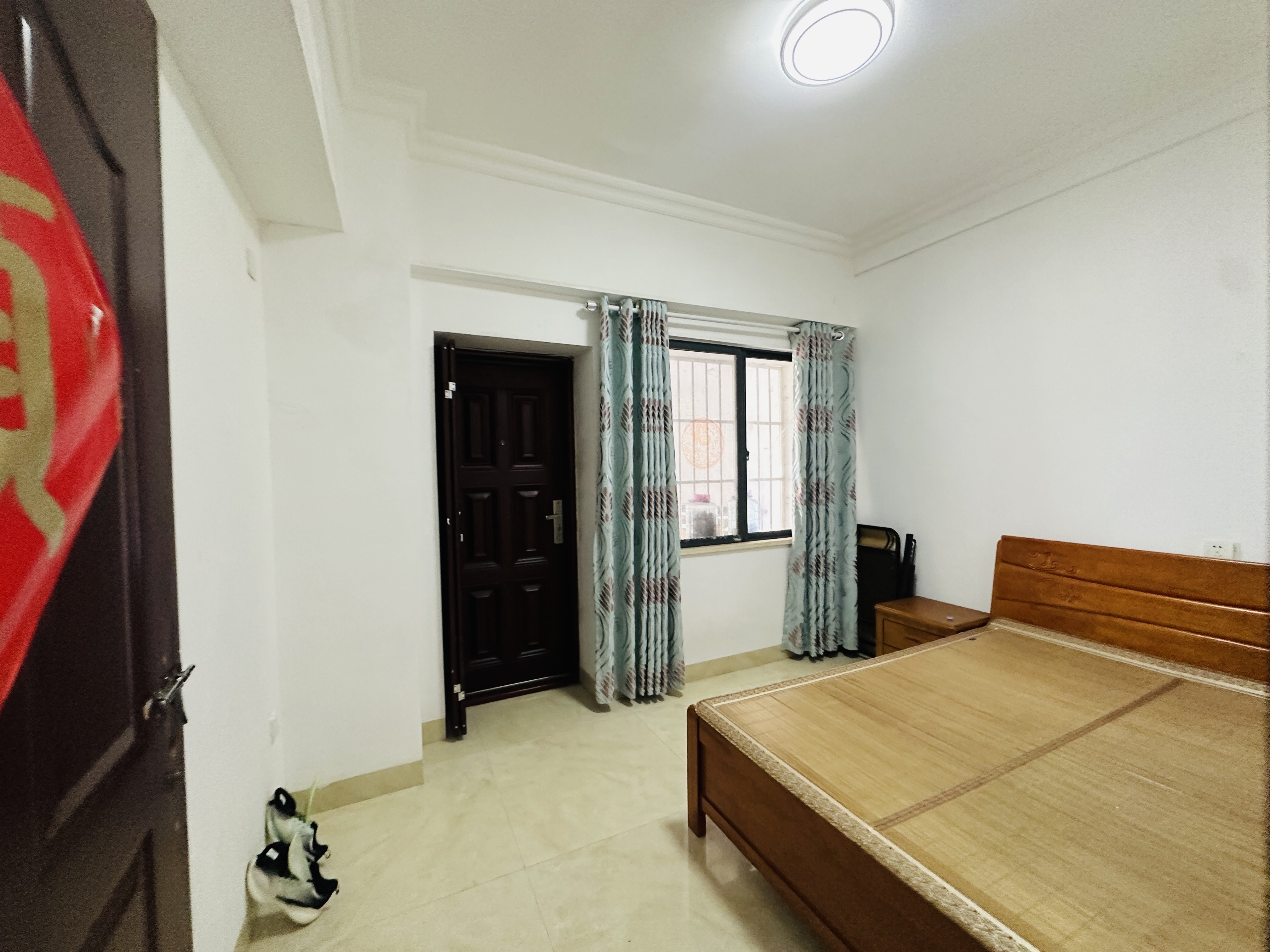 新景立大厦 4室2厅1卫 126.0万 新景立大厦 4室2厅1卫 126.0万卧室