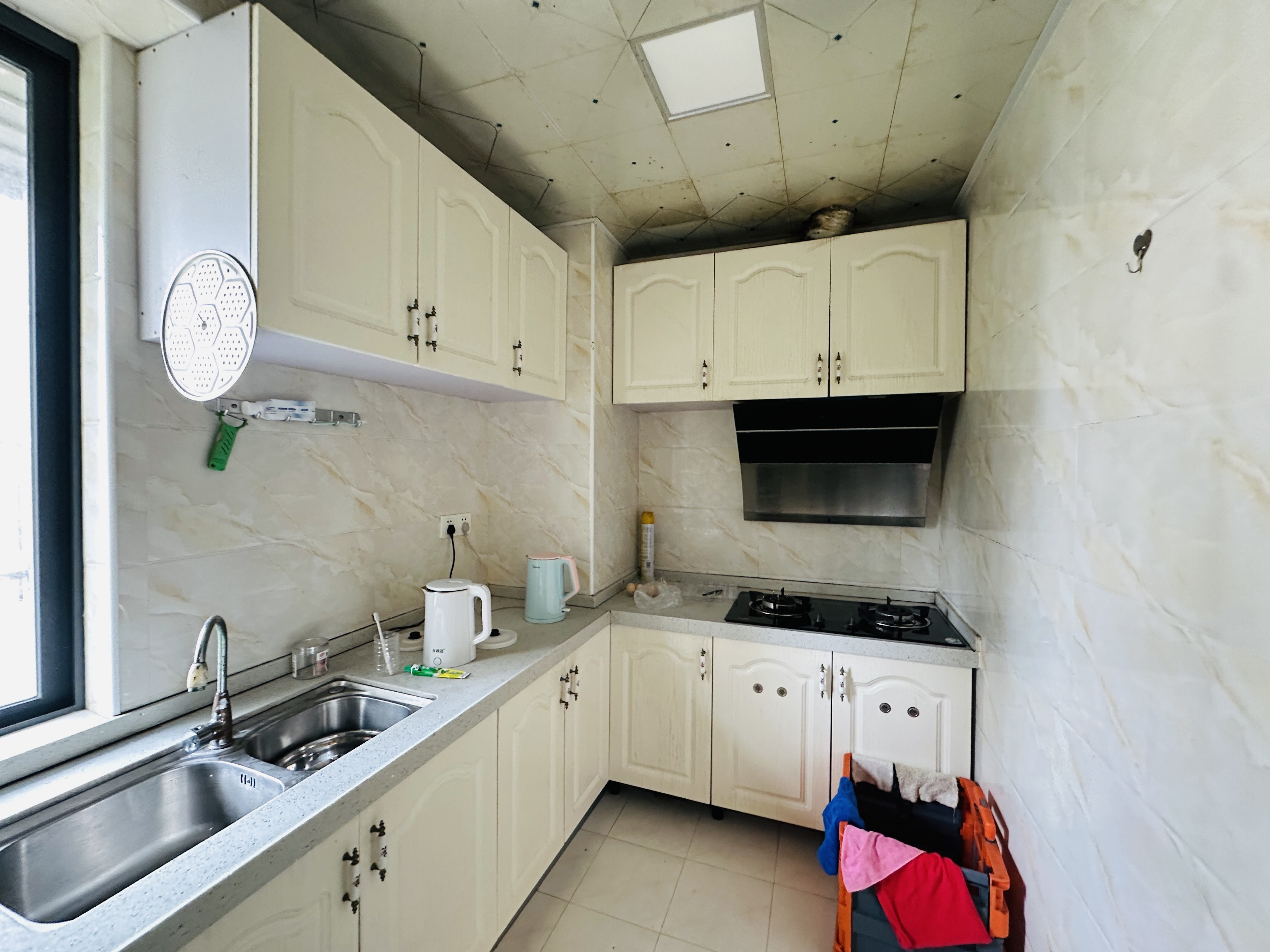 新景立大厦 4室2厅1卫 126.0万 新景立大厦 4室2厅1卫 126.0万厨房