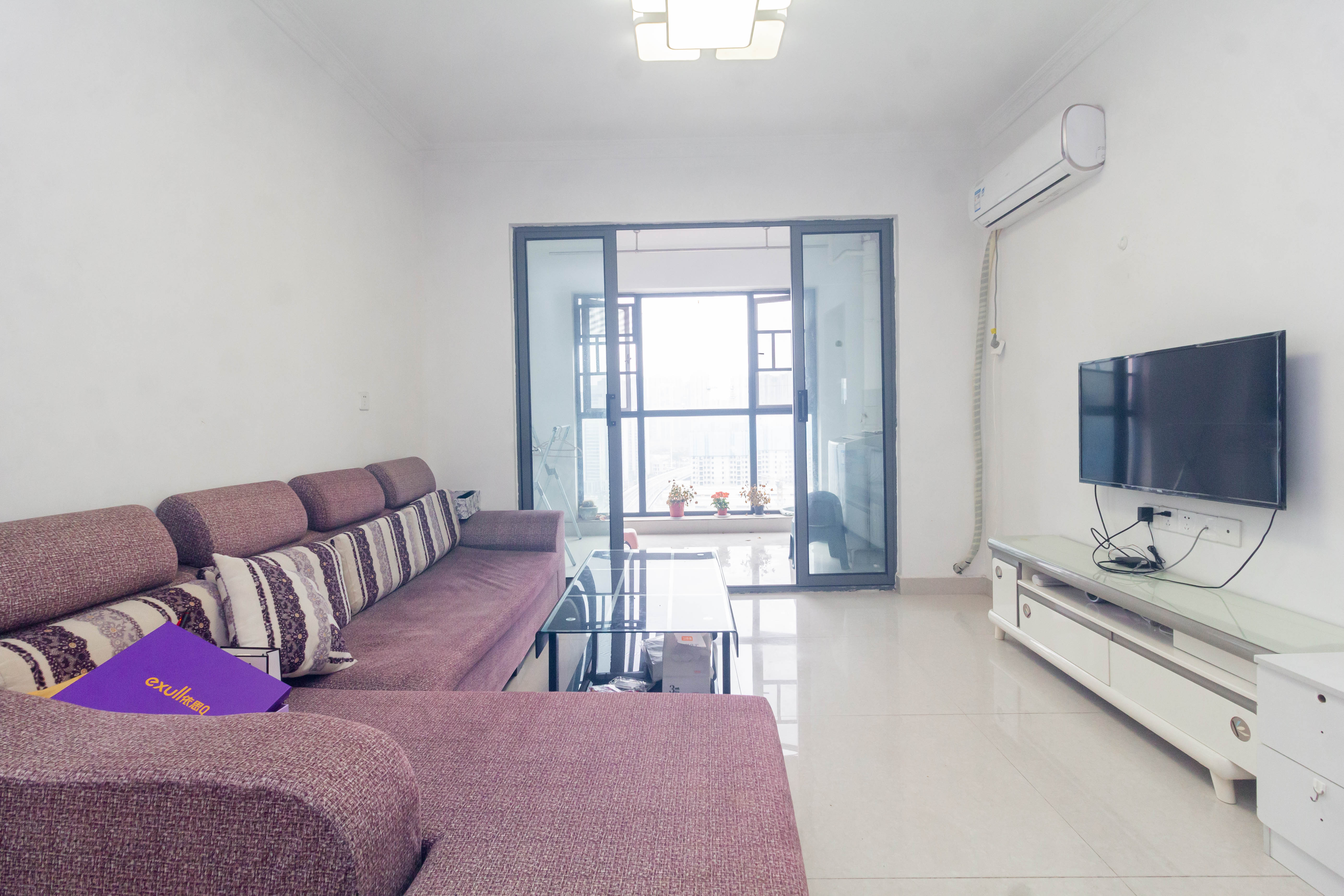 中交中央公园D4区  3室2厅1卫    90.0万 中交中央公园D4区  3室2厅1卫    90.0万客厅