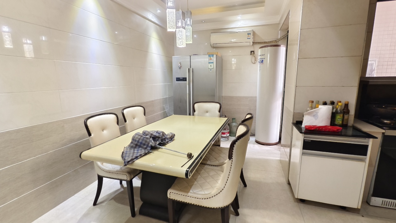 北美阳光城 4室2厅2卫 2600.0元/月 北美阳光城 4室2厅2卫 2600.0元/月室内图