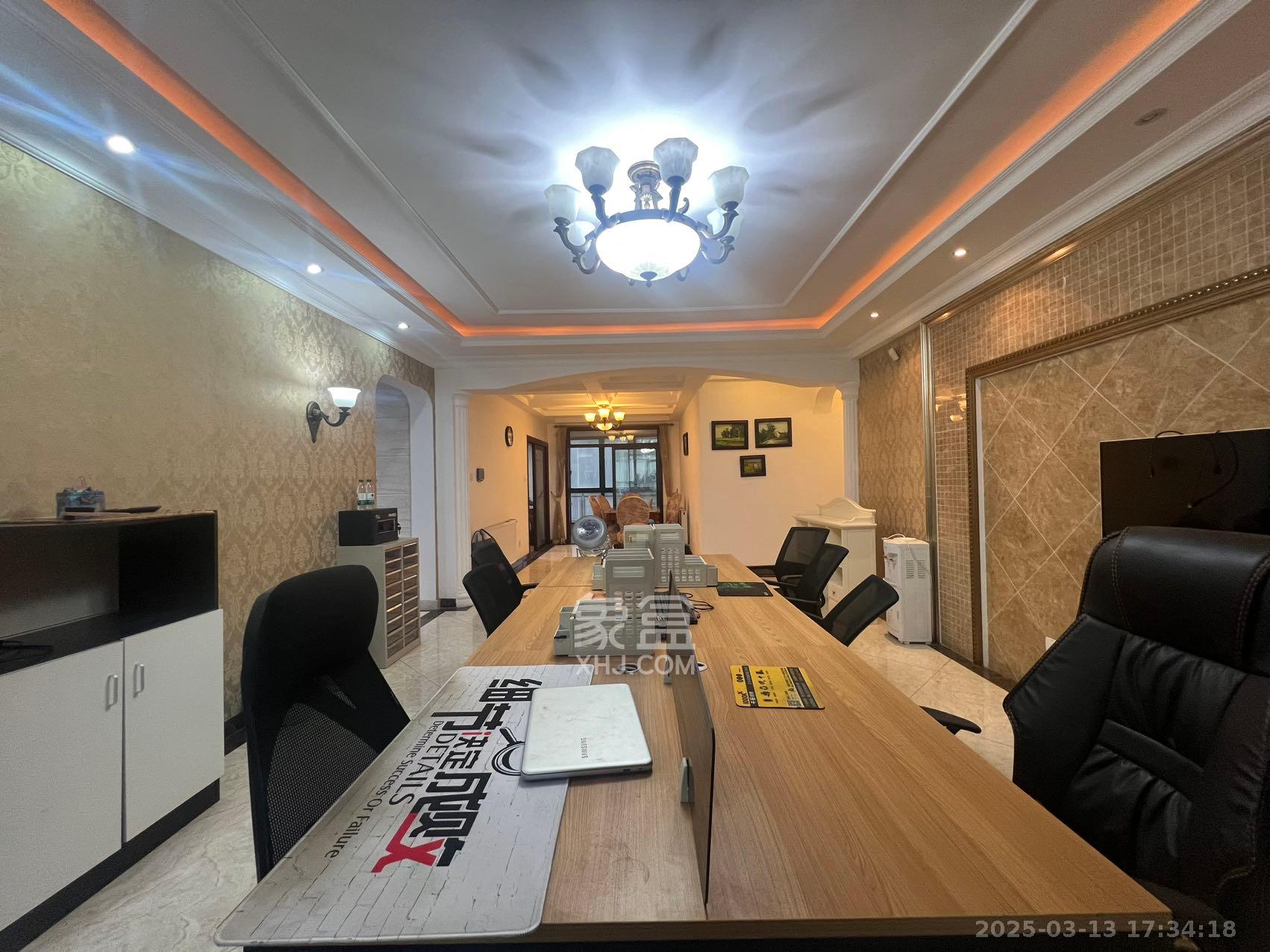 藏珑湖上国际花园 4室2厅2卫 6500.0元/月 藏珑湖上国际花园 4室2厅2卫 6500.0元/月室内图