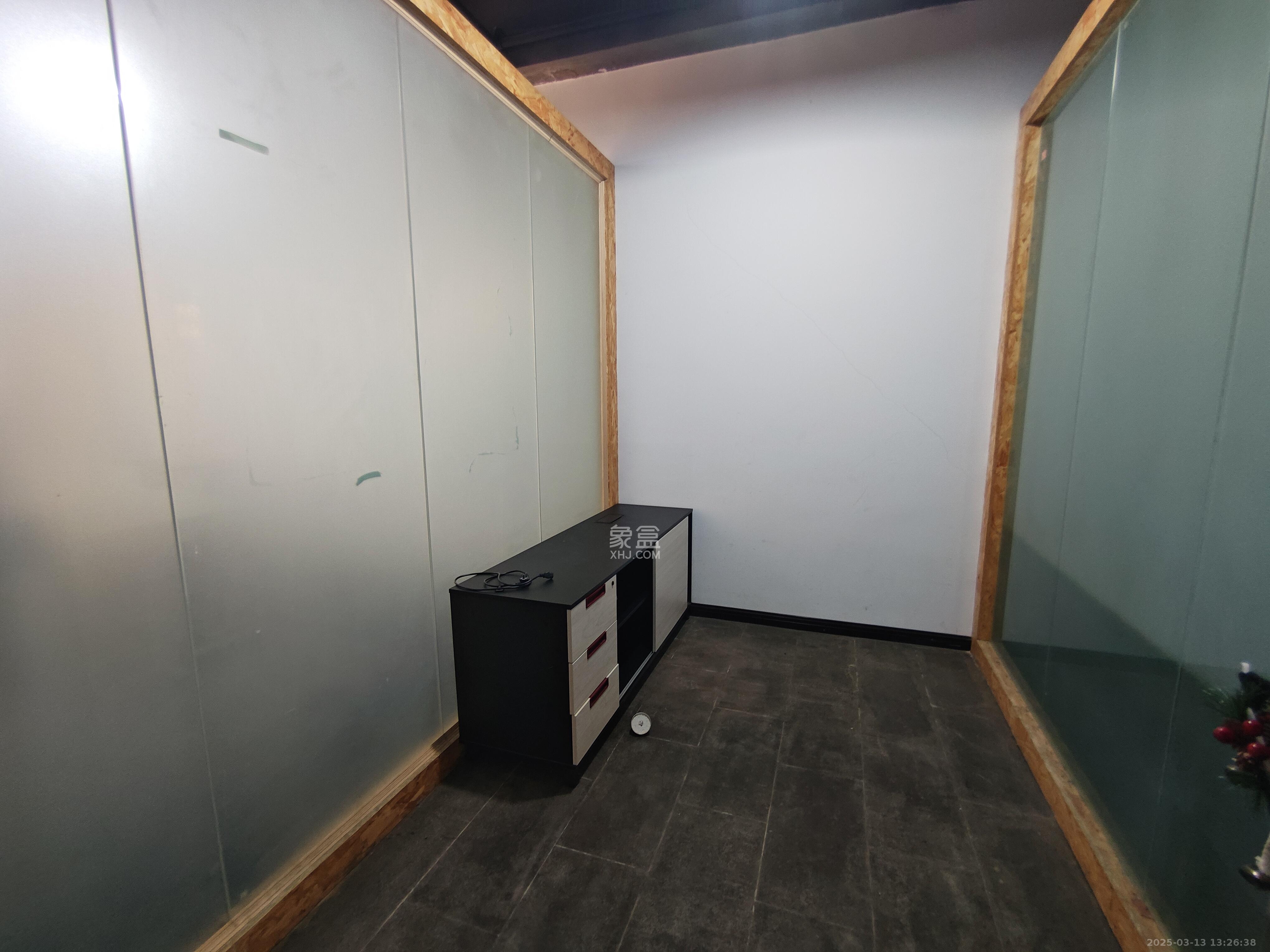 保利麓谷林语I区  1室1厅1卫   5500.00元/月室内图