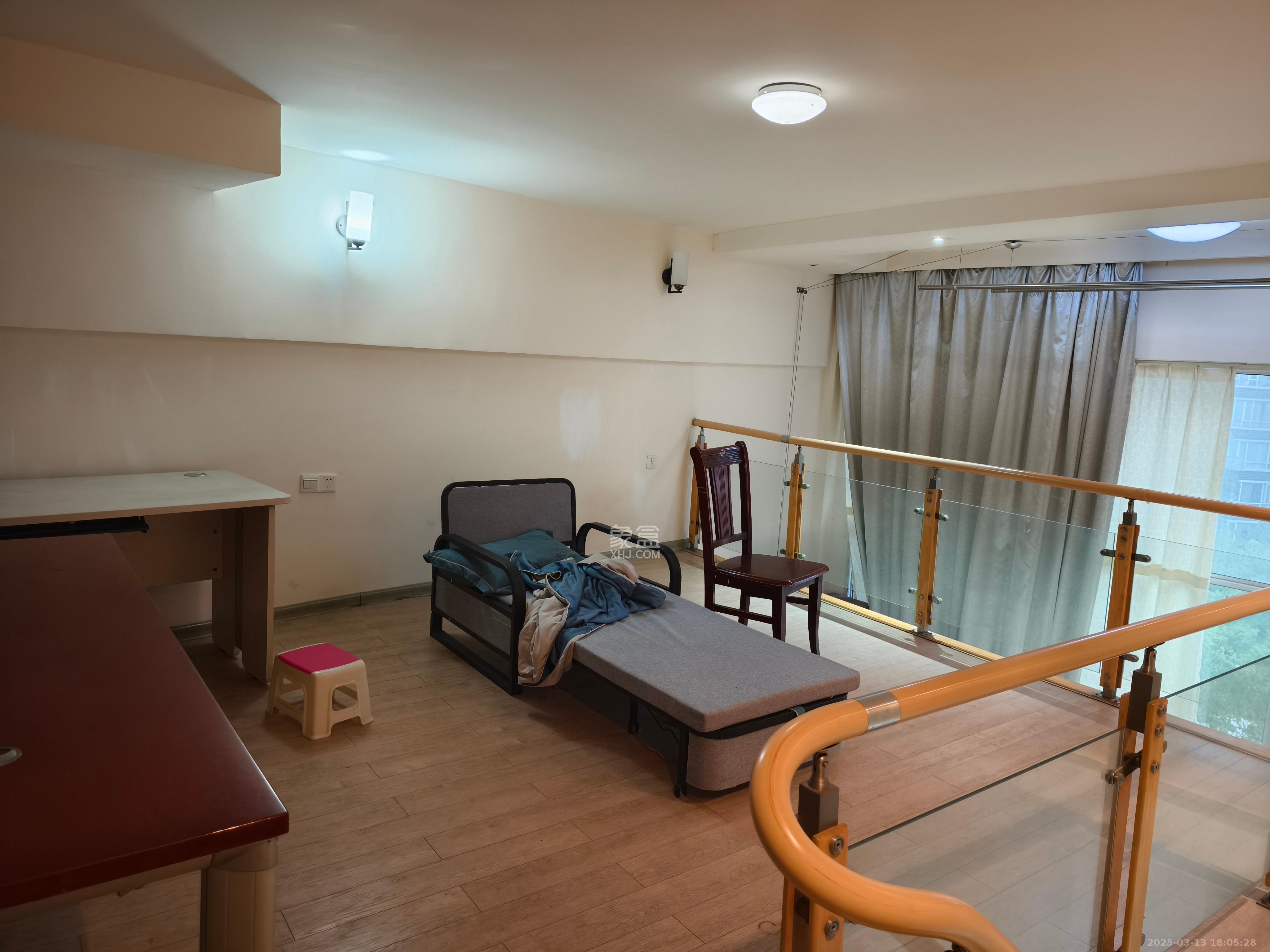 金荣誉峰翡翠花园   45.97㎡      1600.0元/月室内图