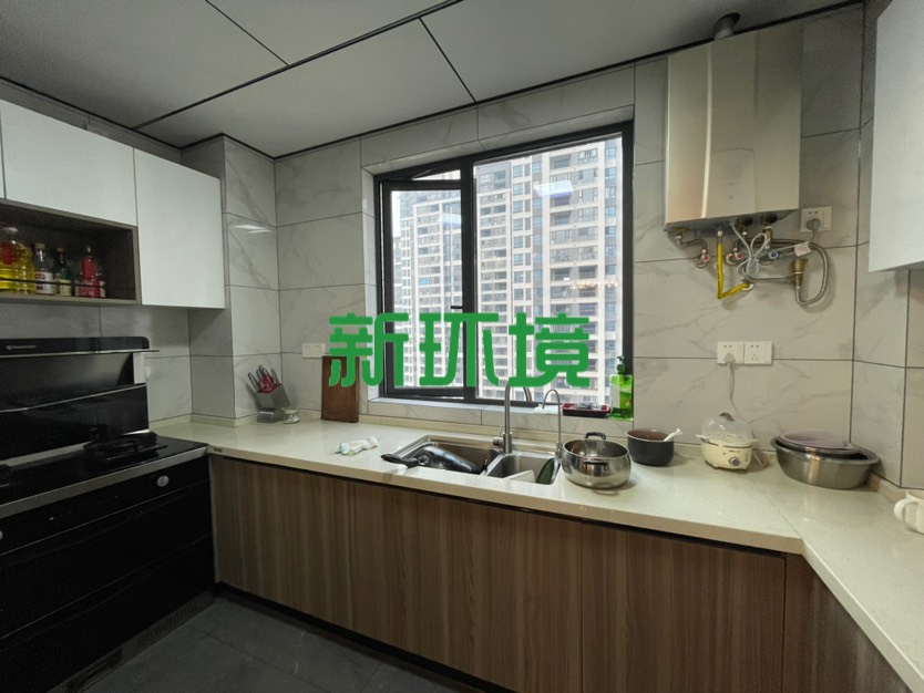 东岳新外滩  1室0厅0卫   110.00万客厅