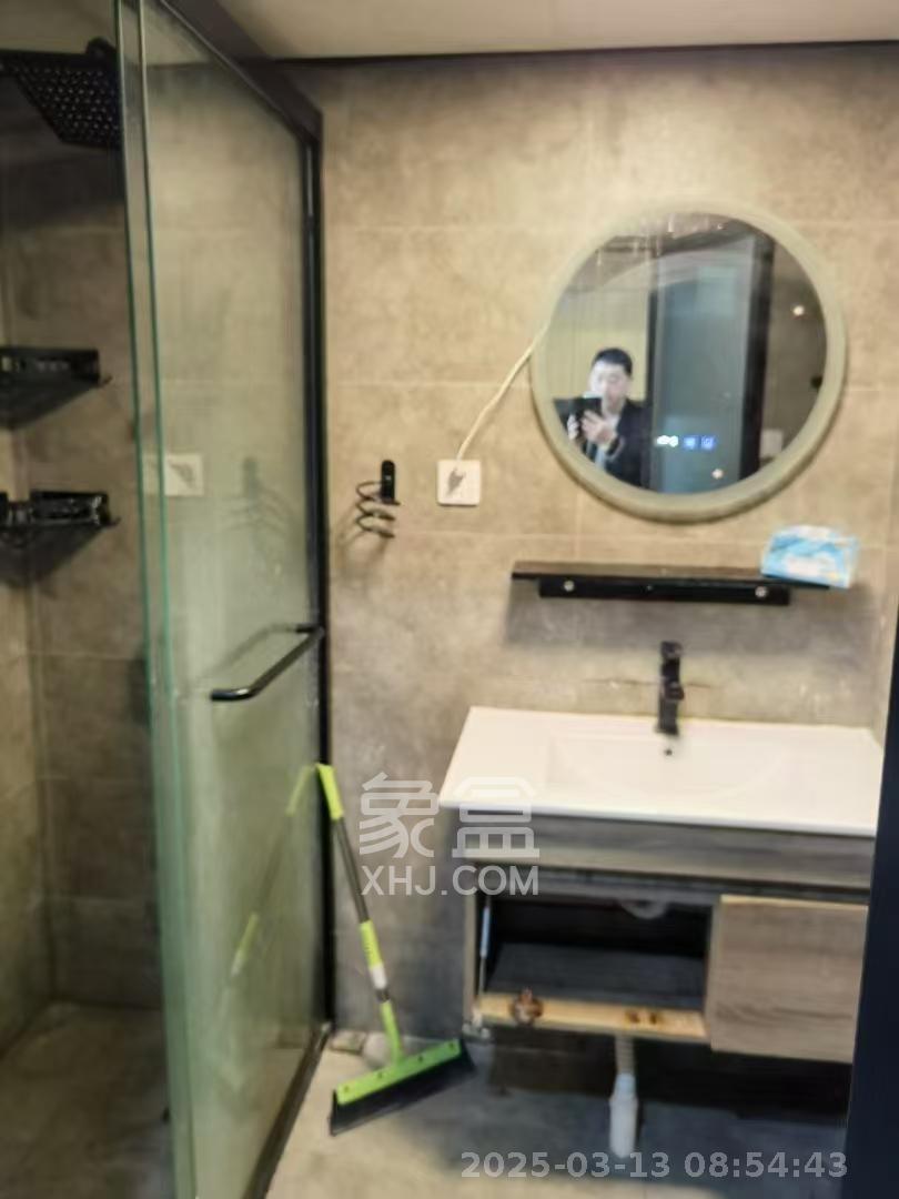 东盈商业广场(华泉城市广场)  1室1厅1卫    2600.0元/月 东盈商业广场(华泉城市广场)  1室1厅1卫    2600.0元/月