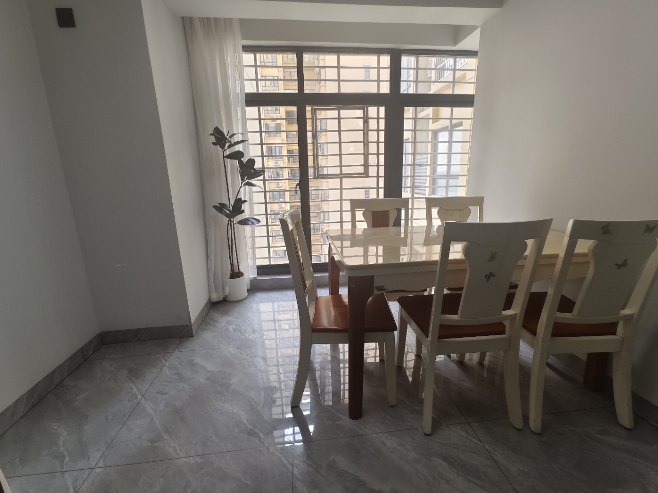 消防总队琼山住宅小区 4室2厅2卫 178.0万 消防总队琼山住宅小区 4室2厅2卫 178.0万客厅