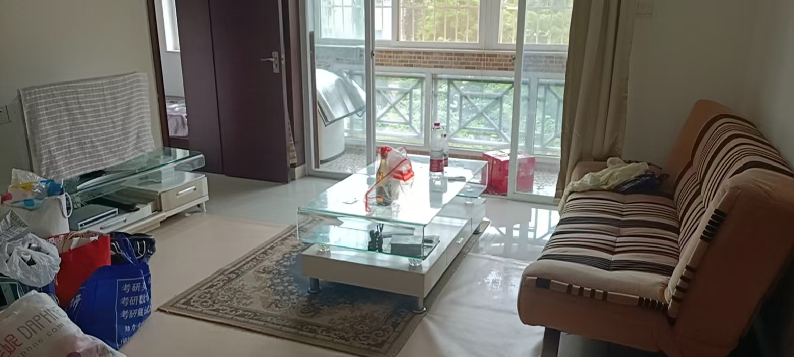 水岸兰亭 2室1厅1卫 70.0万 水岸兰亭 2室1厅1卫 70.0万客厅