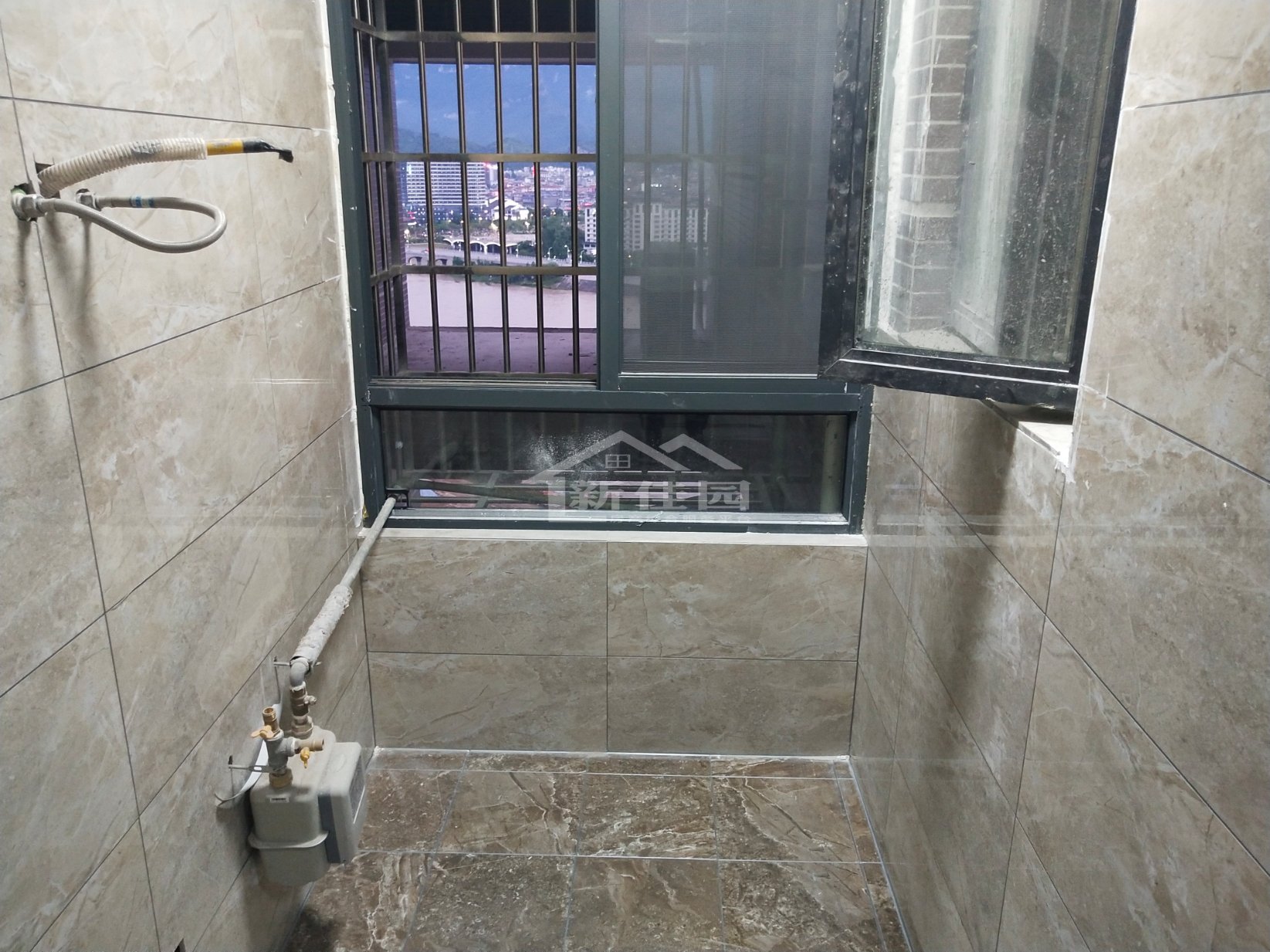 南门口安置小区一期 3室2厅2卫 85.0万 南门口安置小区一期 3室2厅2卫 85.0万客厅