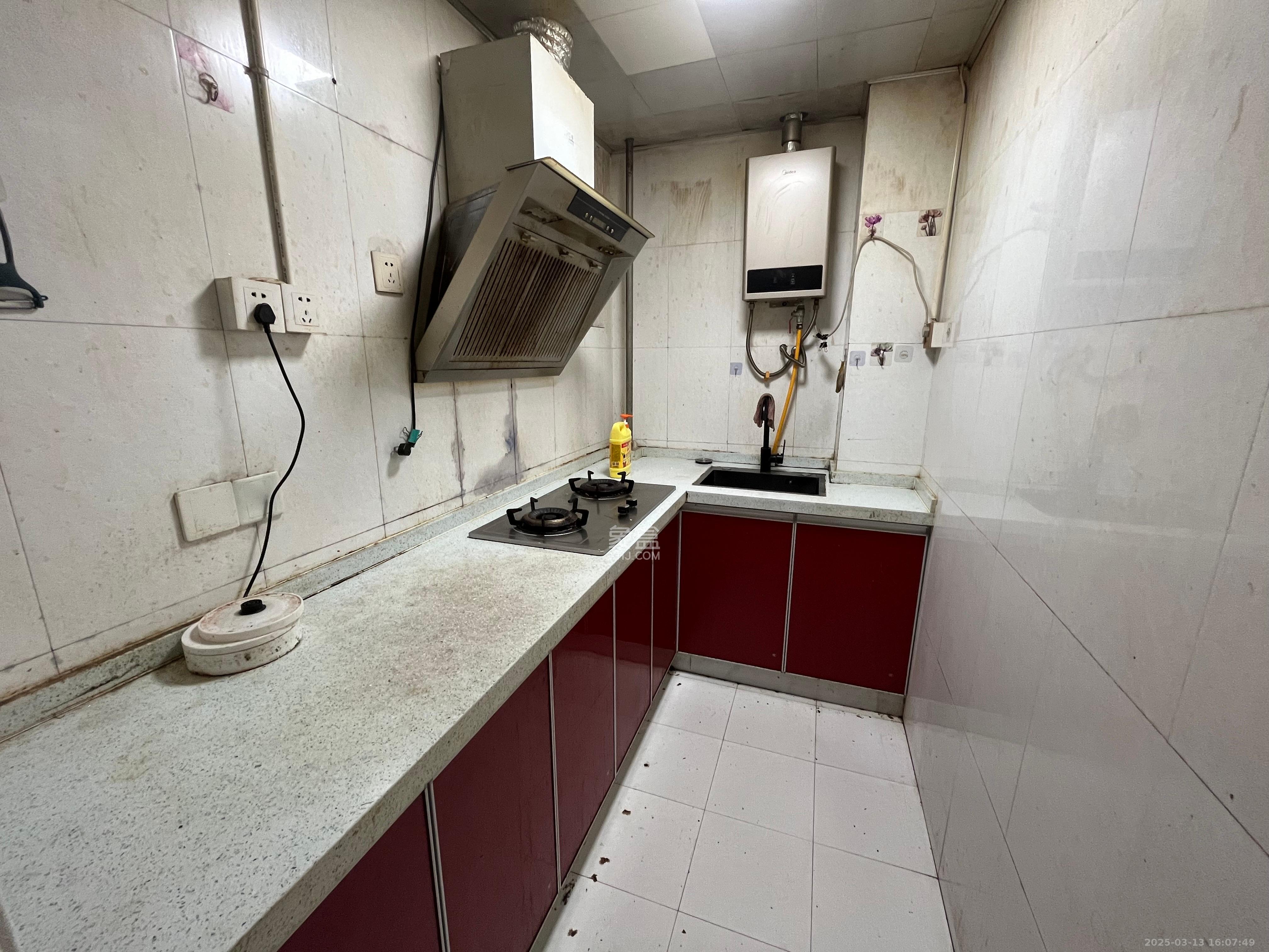 彩都公寓  2室1厅1卫    1500.0元/月 彩都公寓  2室1厅1卫    1500.0元/月室内图