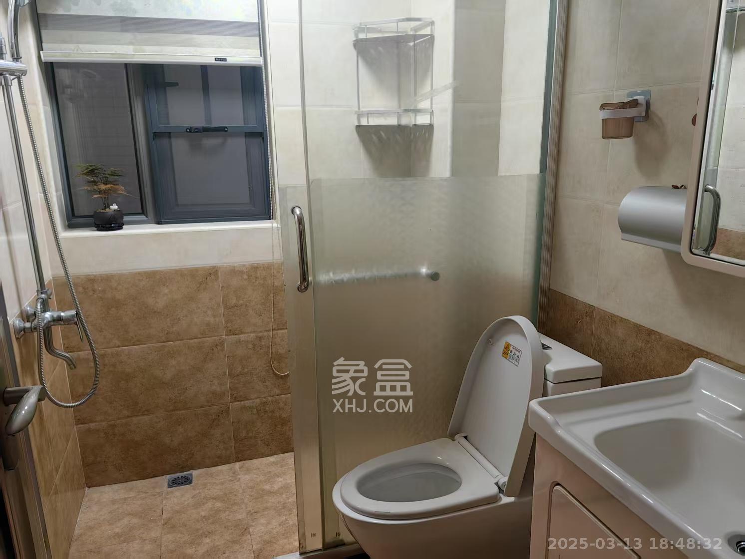 八方小区B区  3室2厅2卫   4800.00元/月室内图