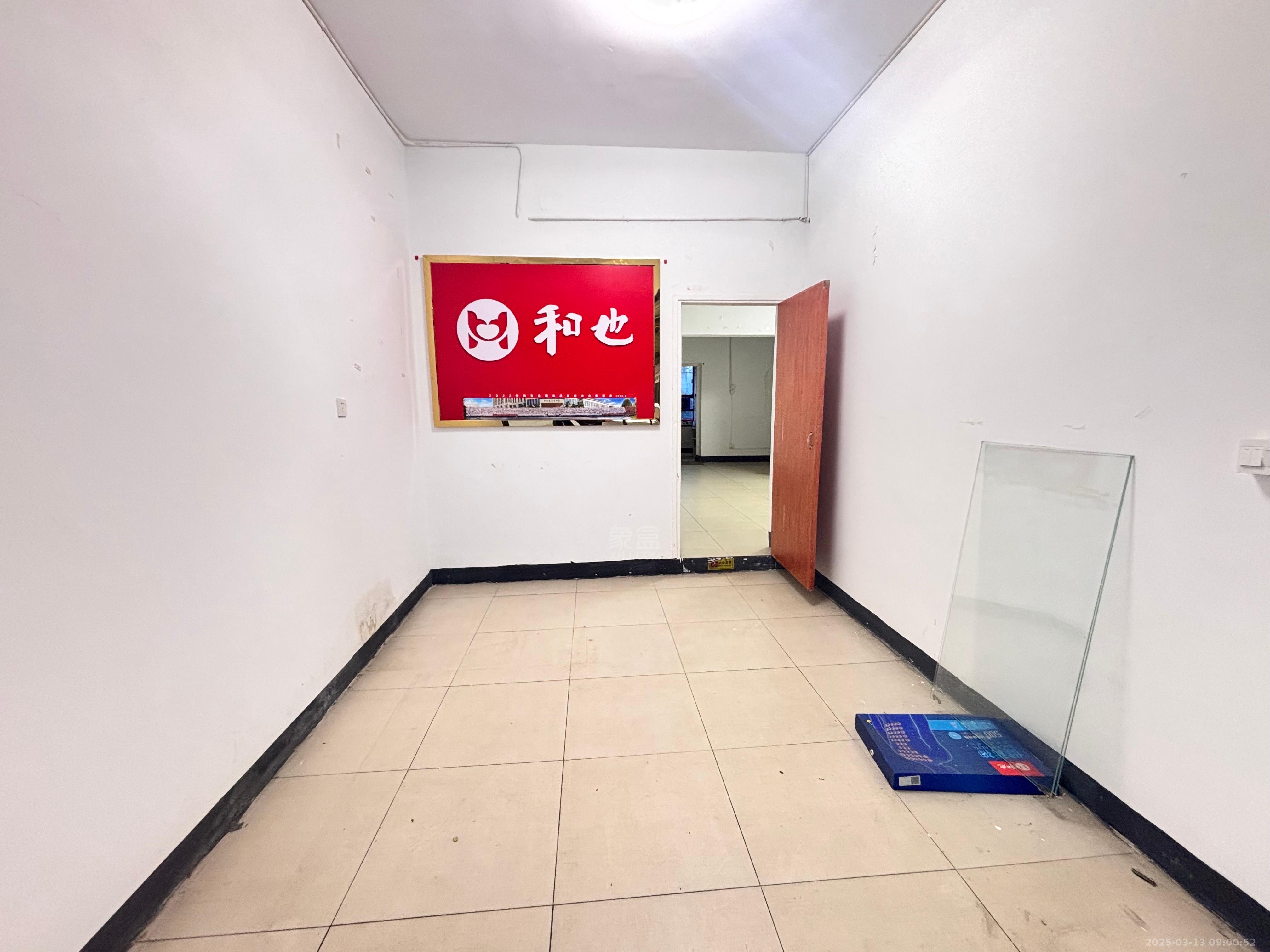 庆云山庄(里面有石塘冲) 2室2厅1卫 1400.0元/月 庆云山庄(里面有石塘冲) 2室2厅1卫 1400.0元/月室内图