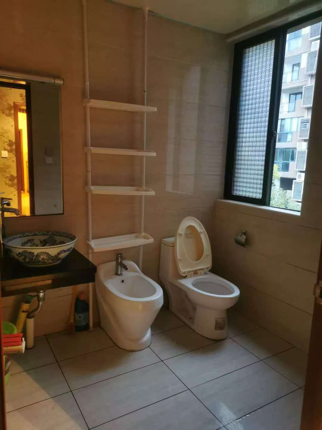 雅士林湘苑一期  3室2厅2卫   2500.00元/月室内图