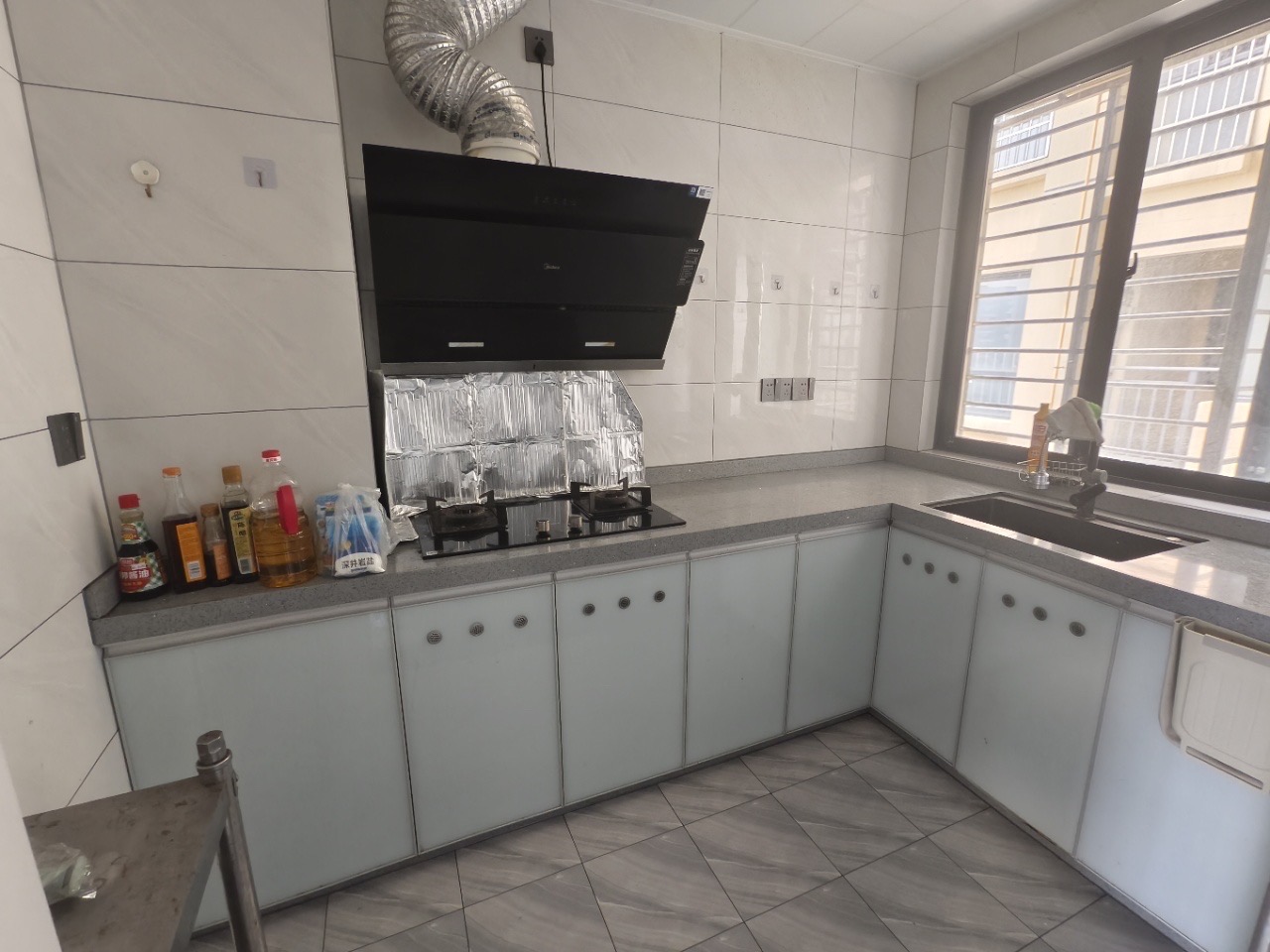 消防总队琼山住宅小区 4室2厅2卫 178.0万 消防总队琼山住宅小区 4室2厅2卫 178.0万客厅