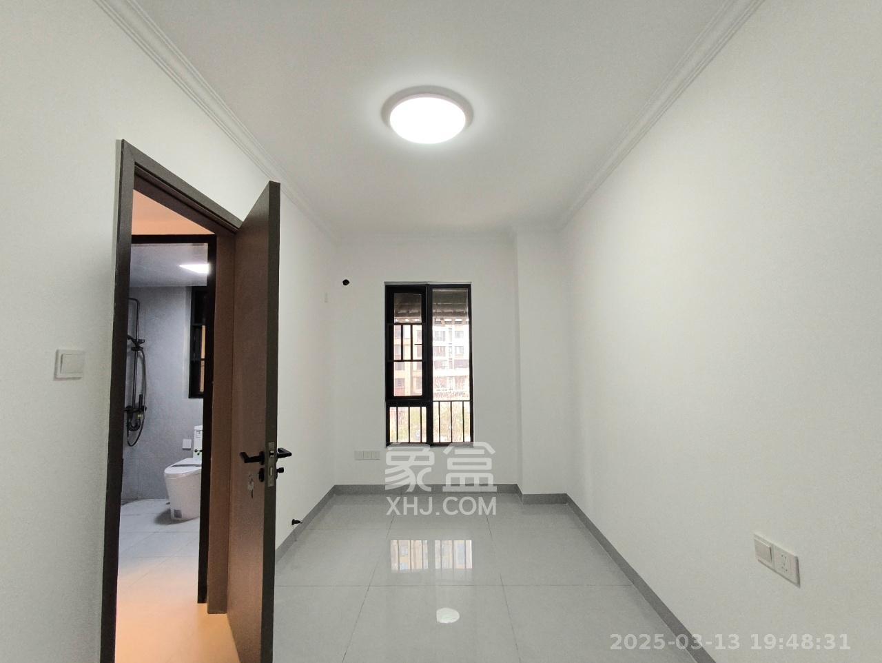 保利城(中航城国际社区、郡原美村) 3室2厅2卫 2500.0元/月 保利城(中航城国际社区、郡原美村) 3室2厅2卫 2500.0元/月室内图