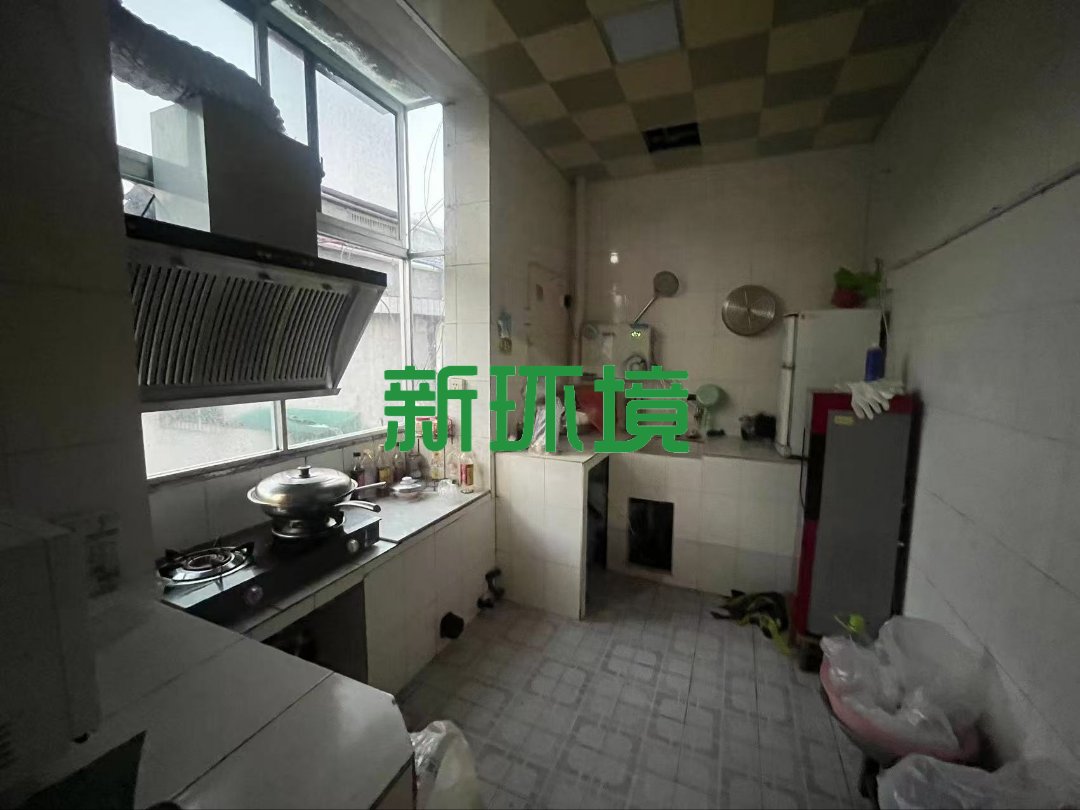 原协力学校宿舍  3室2厅2卫   48.00万客厅