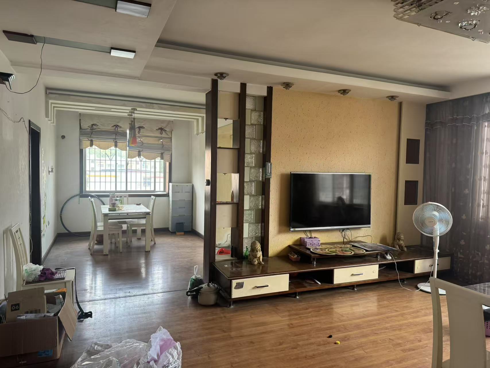 环卫处家属楼 3室2厅2卫 1000.0元/月 环卫处家属楼 3室2厅2卫 1000.0元/月室内图