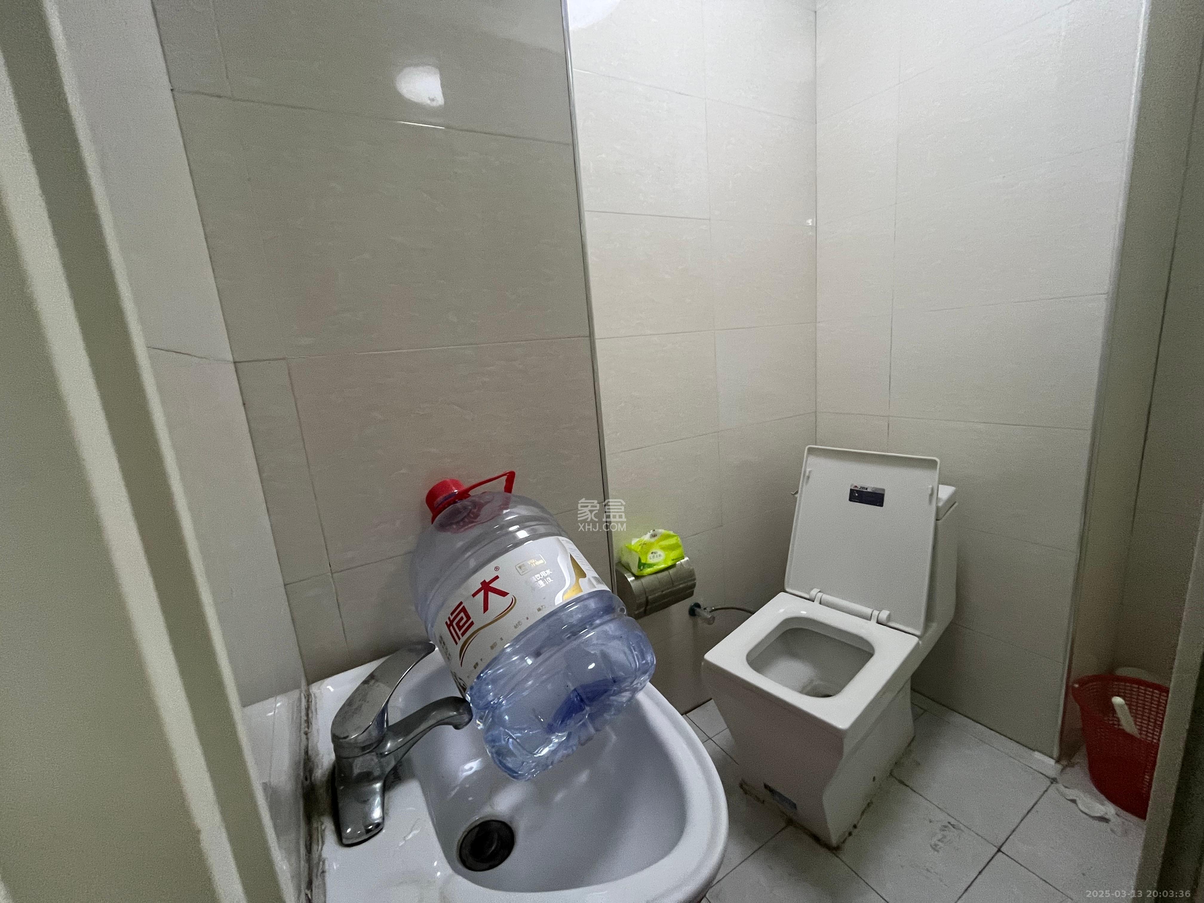 星大峰汇商务楼 2室2厅1卫 1800.0元/月 星大峰汇商务楼 2室2厅1卫 1800.0元/月室内图