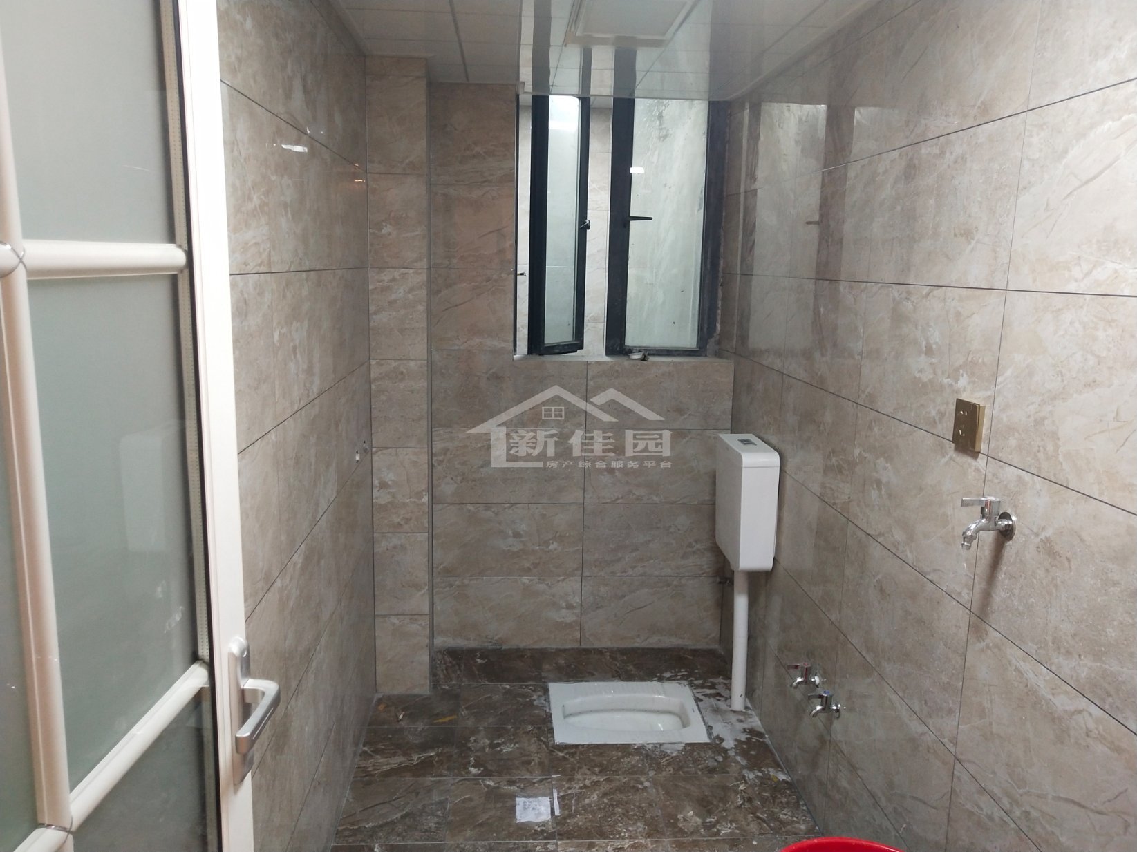 南门口安置小区一期 3室2厅2卫 85.0万 南门口安置小区一期 3室2厅2卫 85.0万客厅