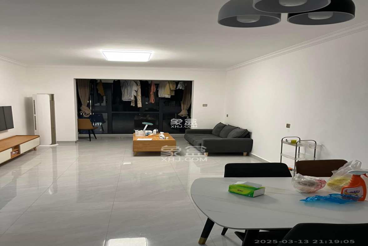 旭日嘉苑  2室2厅1卫    2400.0元/月 旭日嘉苑  2室2厅1卫    2400.0元/月室内图1