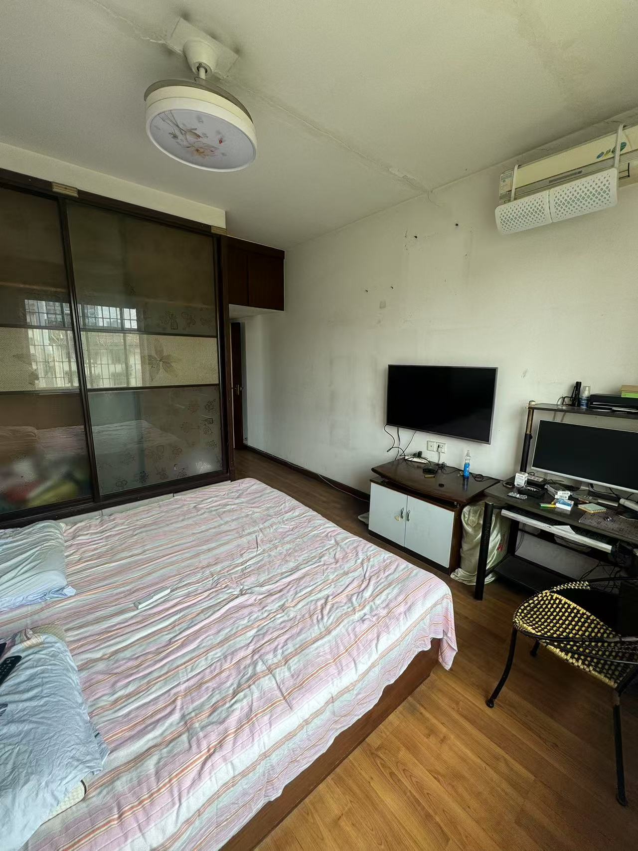 环卫处家属楼 3室2厅2卫 1000.0元/月 环卫处家属楼 3室2厅2卫 1000.0元/月室内图