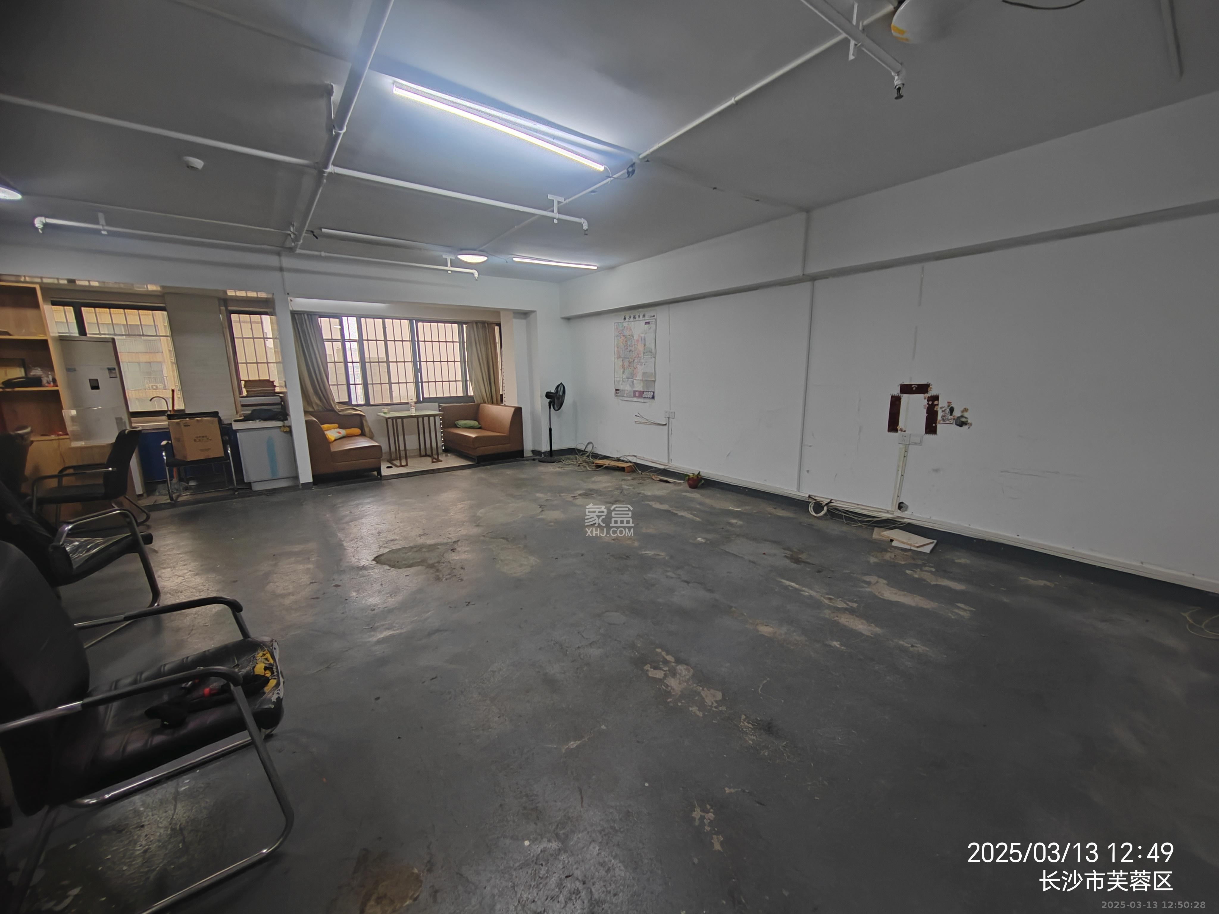 东方芙蓉 1室1厅1卫 2100.0元/月 东方芙蓉 1室1厅1卫 2100.0元/月室内图